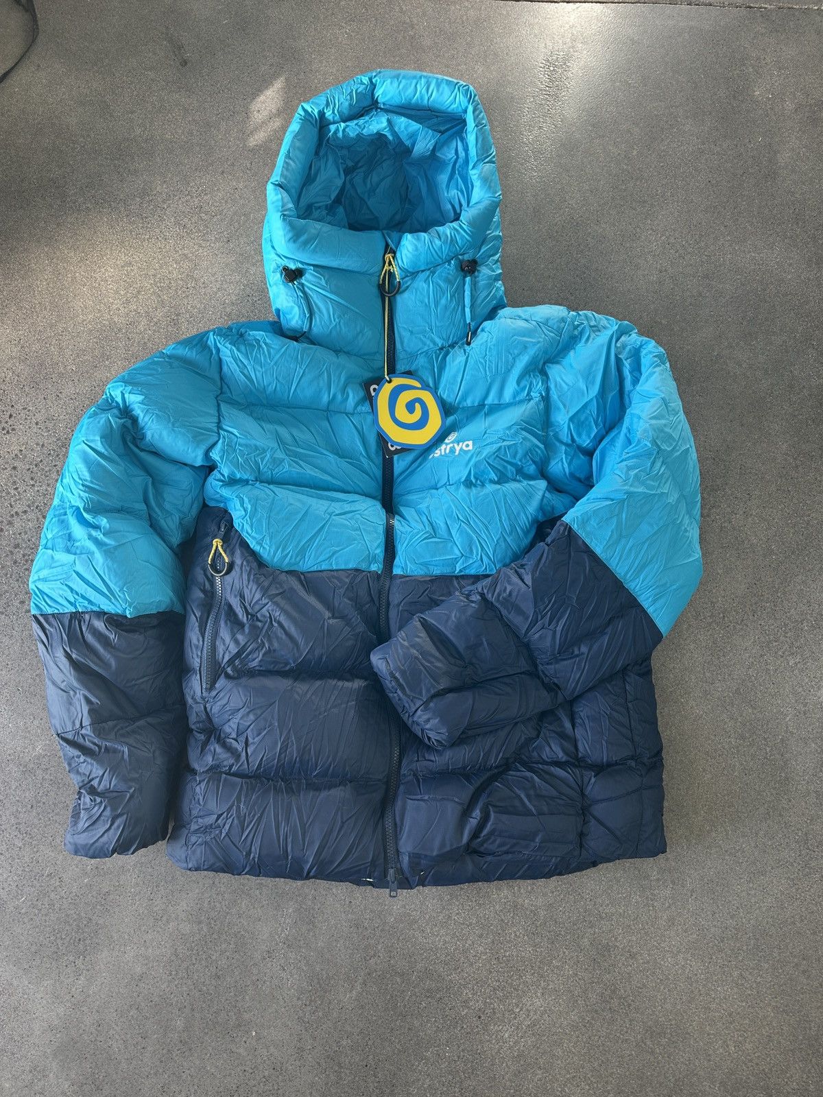 Ostrya Ostrya Down puffer blue/blue color block Size US M / EU 48-50 / 2 - 1 Thumbnail