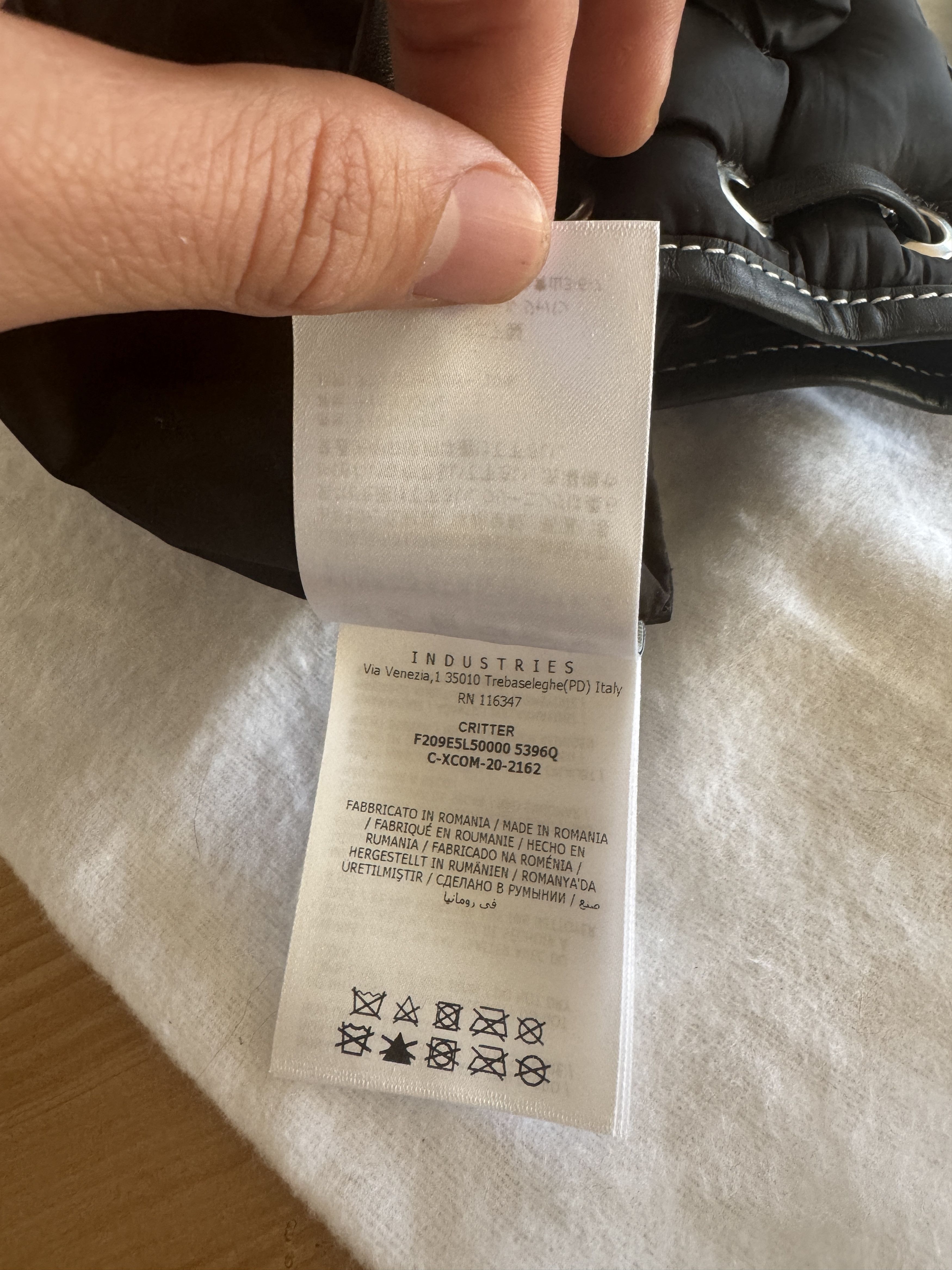 JW Anderson × Moncler Spike Critter Padded Bucket Bag Size ONE SIZE - 19 Thumbnail