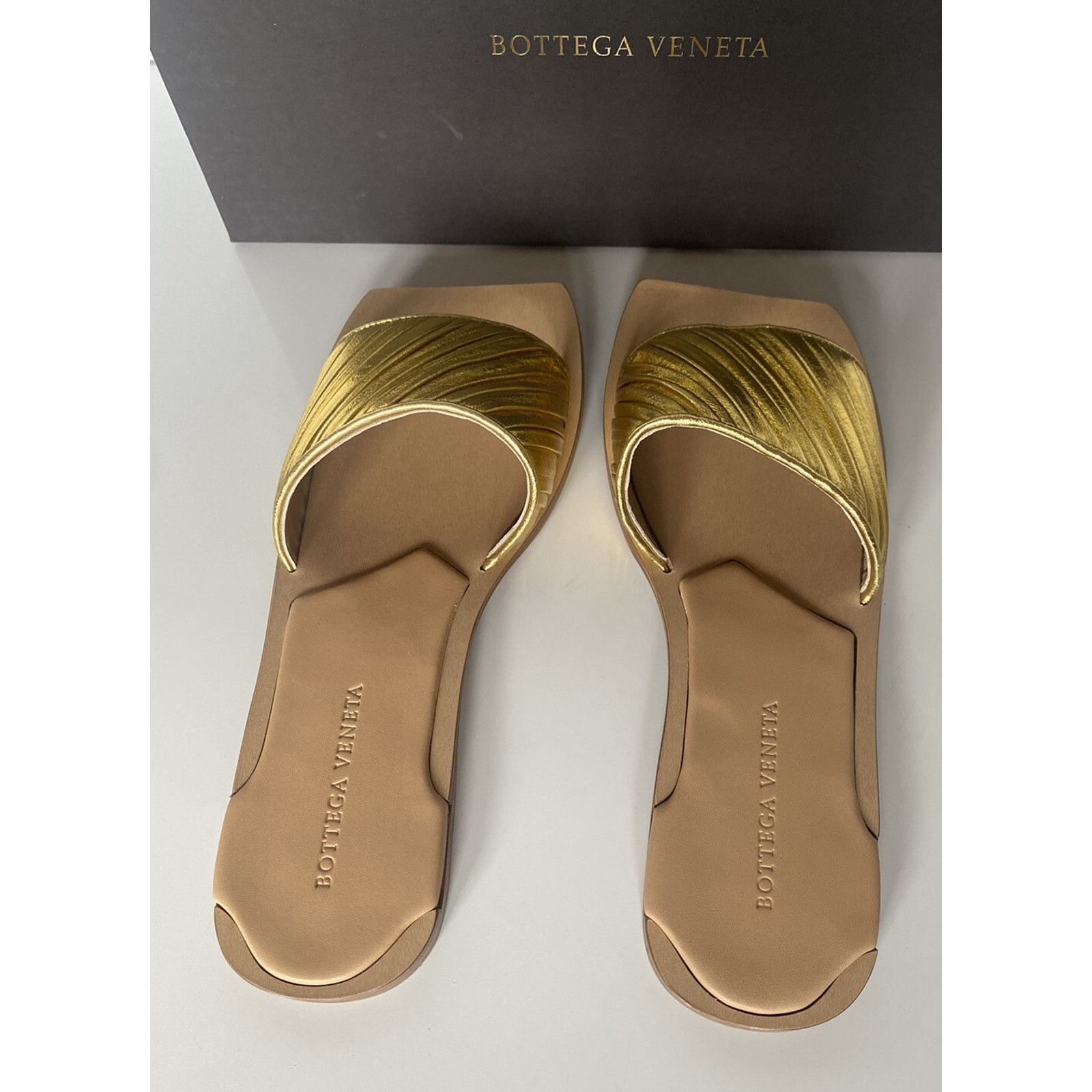 Bottega Veneta Bottega Veneta Women's Gold Sandals 9 US (39 Eu) 578409 Size US 9 / IT 39 - 3 Thumbnail