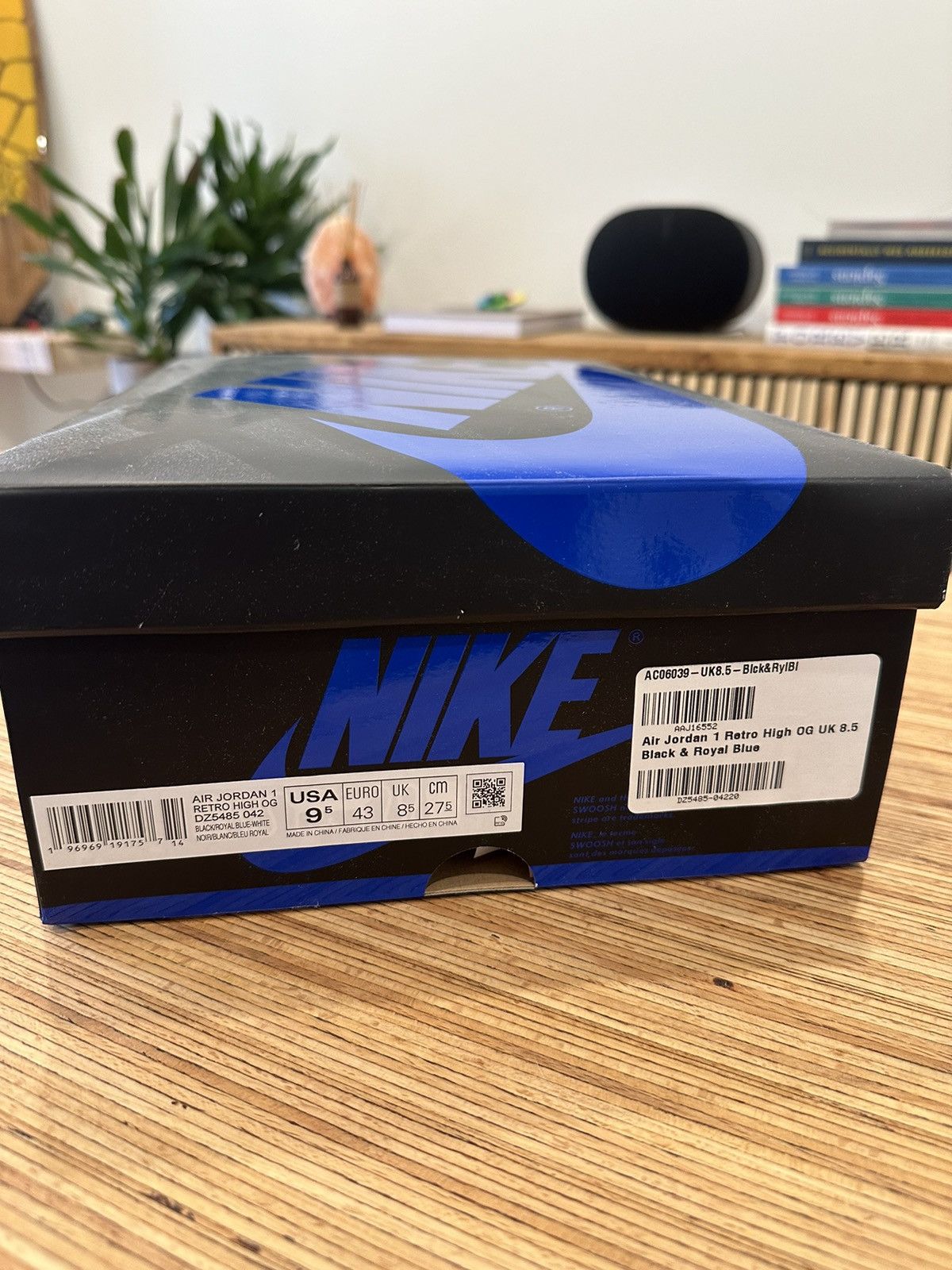 Jordan Brand Air Jordan 1 Retro high OG Black & Royal Blue Size US 9.5 / EU 42-43 - 2 Thumbnail