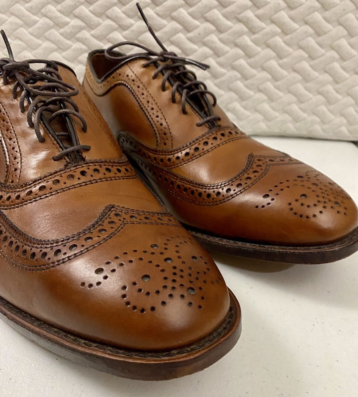 Allen Edmonds Allen Edmonds 🇺🇸 McAllister Wing-Tip Oxford Walnut 11 EE VGC Size US 11 / EU 44 - 7 Thumbnail
