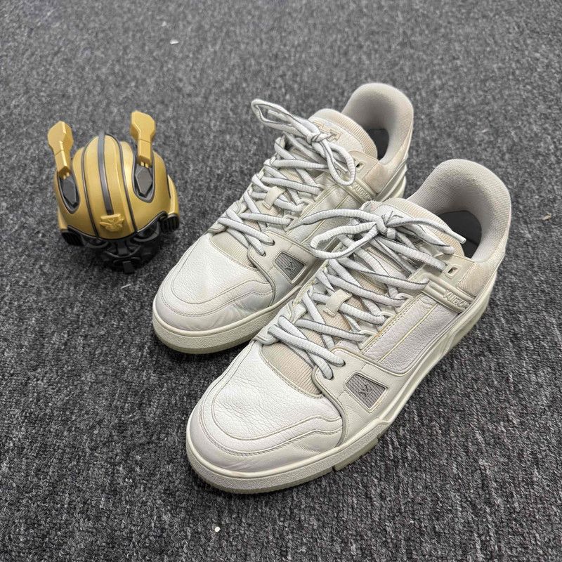 Louis Vuitton Louis Vuitton Retro Logo Fashion Sneakers 0079 Size US 9.5 / EU 42-43 - 1 Thumbnail