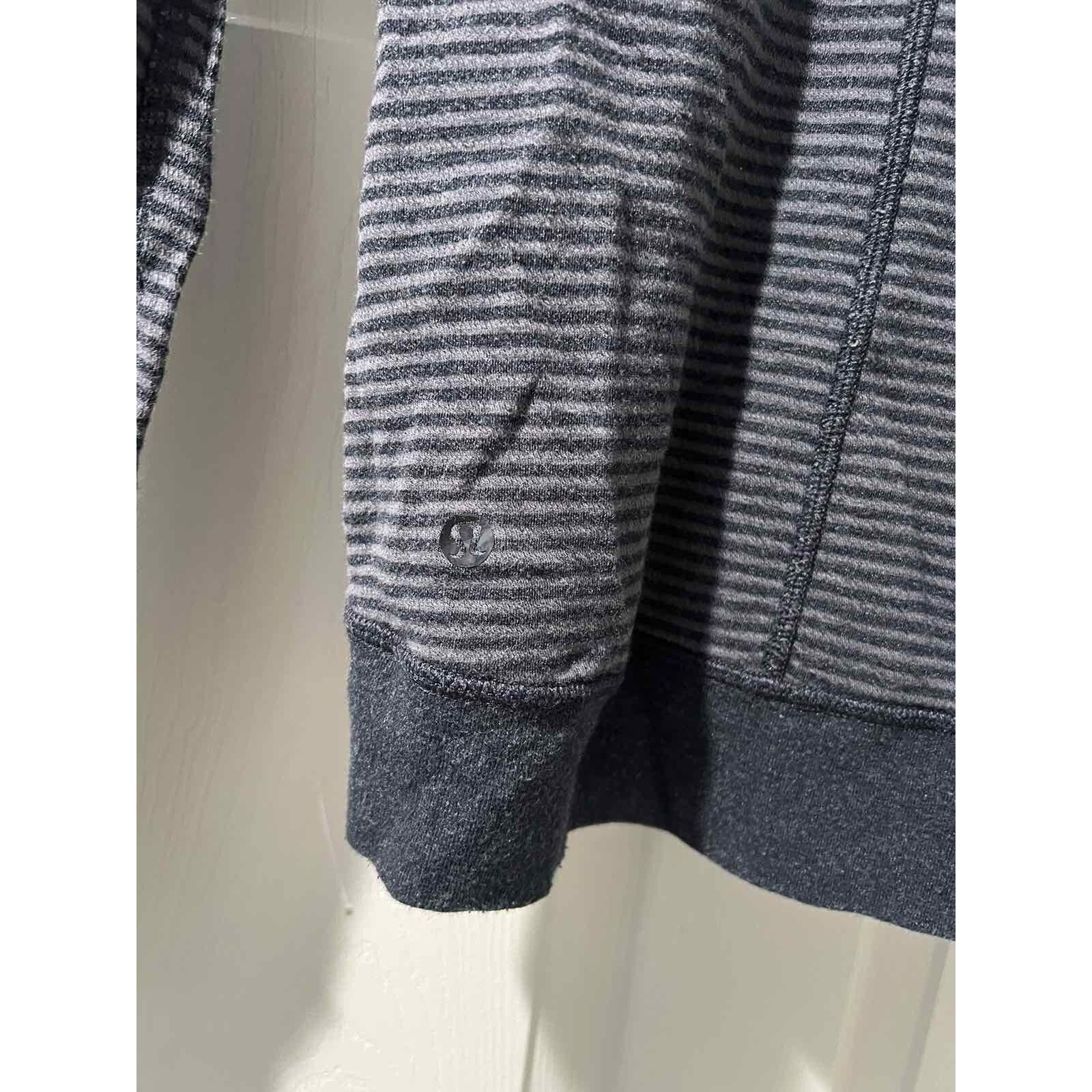 Lululemon Lululemon Cinch Reversible Long Sleve Striped Size 4 A001359 Size S / US 4 / IT 40 - 4 Thumbnail