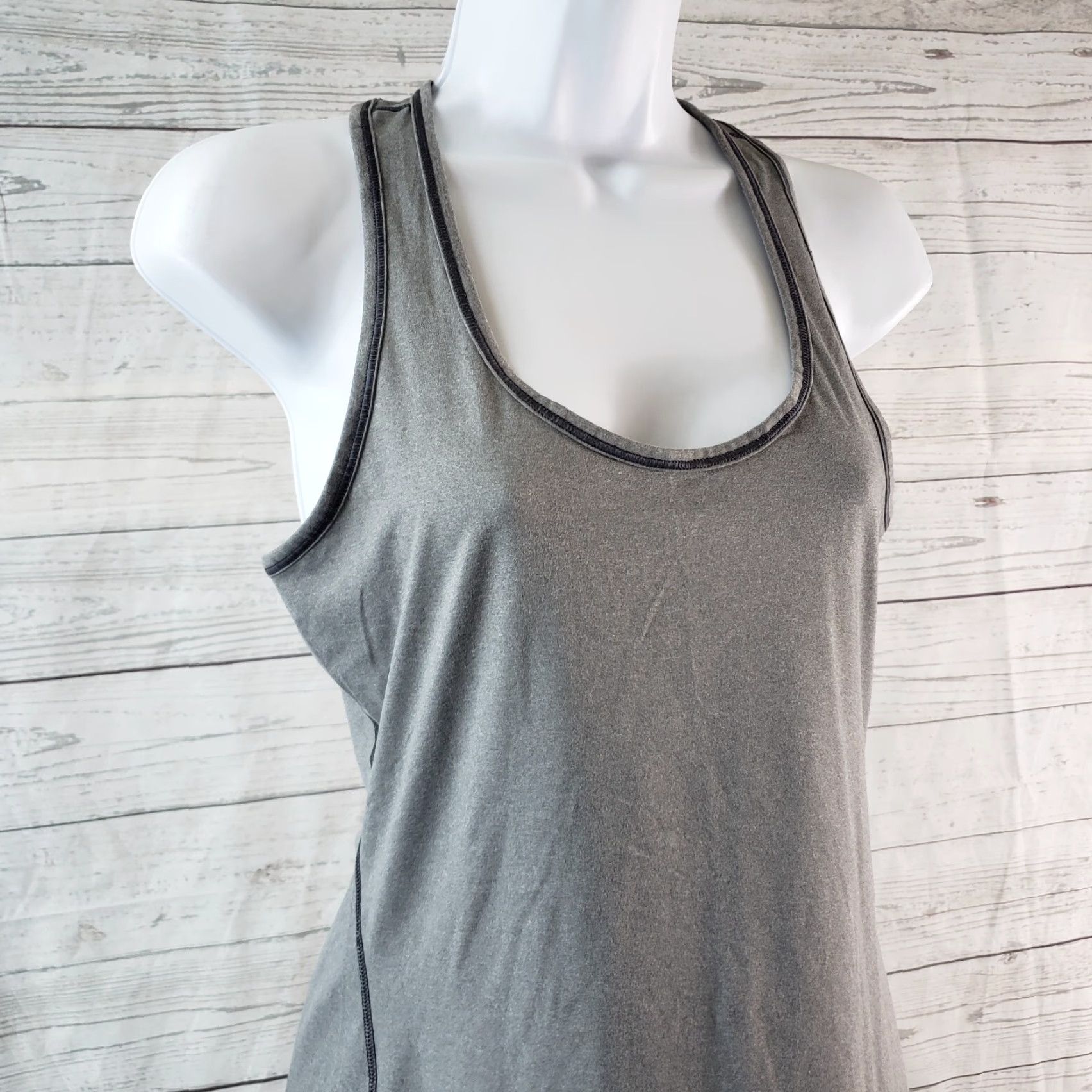 Athleta Athleta Chi Tank Top Womens Size S Gray Racerback Scoop Neck Shirt Size S / US 4 / IT 40 - 2 Thumbnail