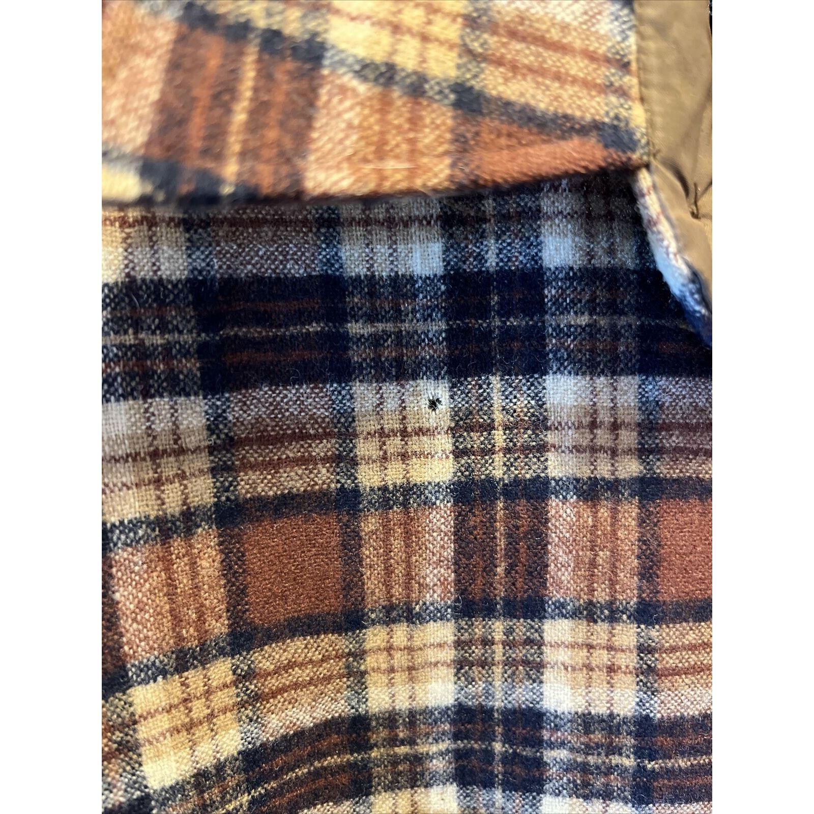 Pendleton Pendleton Mens M Brown Plaid LS Button Up Wool flannel Shirt Size US M / EU 48-50 / 2 - 5 Thumbnail