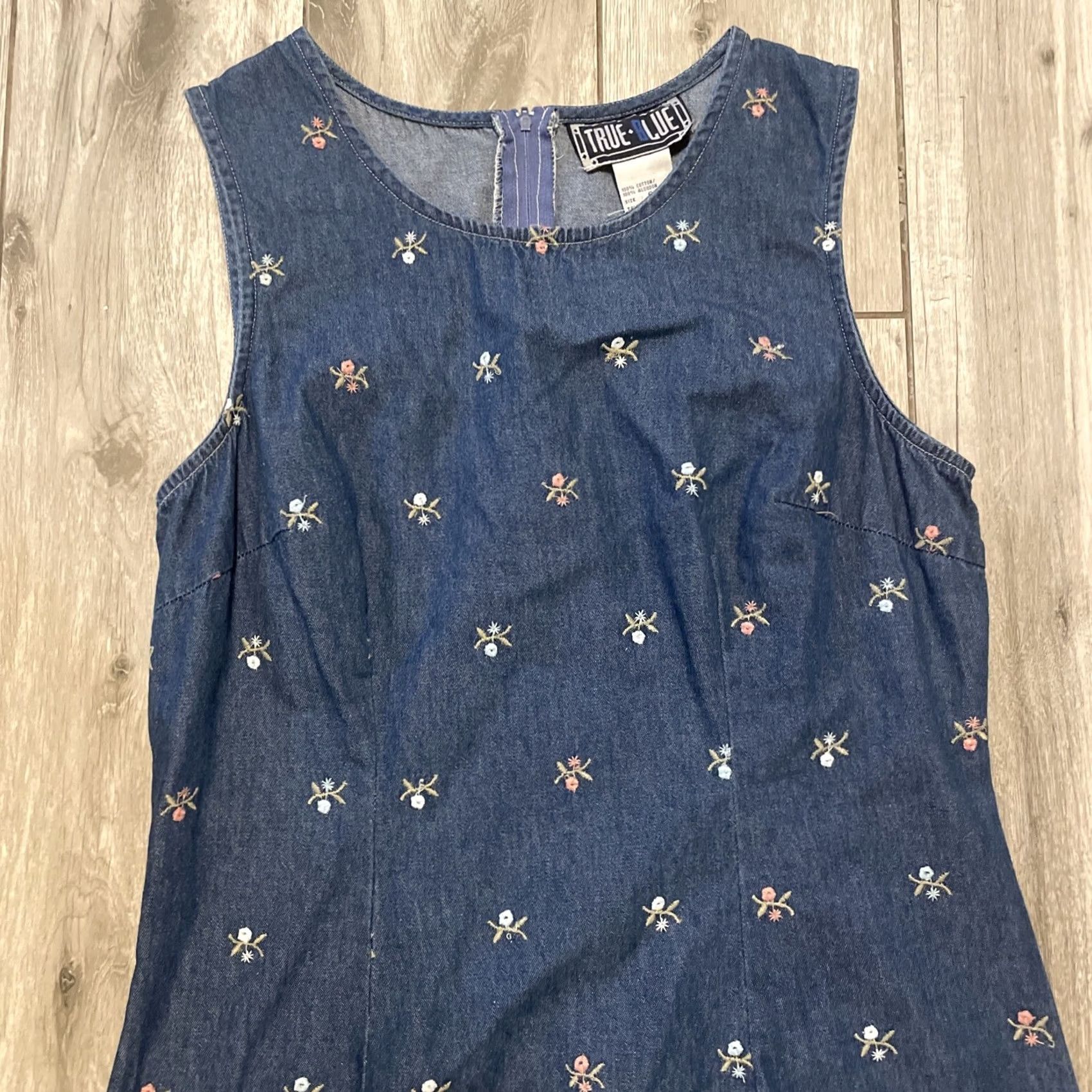 Denime True Blue Womens Sleeveless Floral Embroidered Denim Dress Sz 6 Short Fit & Flare Casual Spring Summer Pink Flower Pattern Denim Size M / US 6-8 / IT 42-44 - 2 Thumbnail