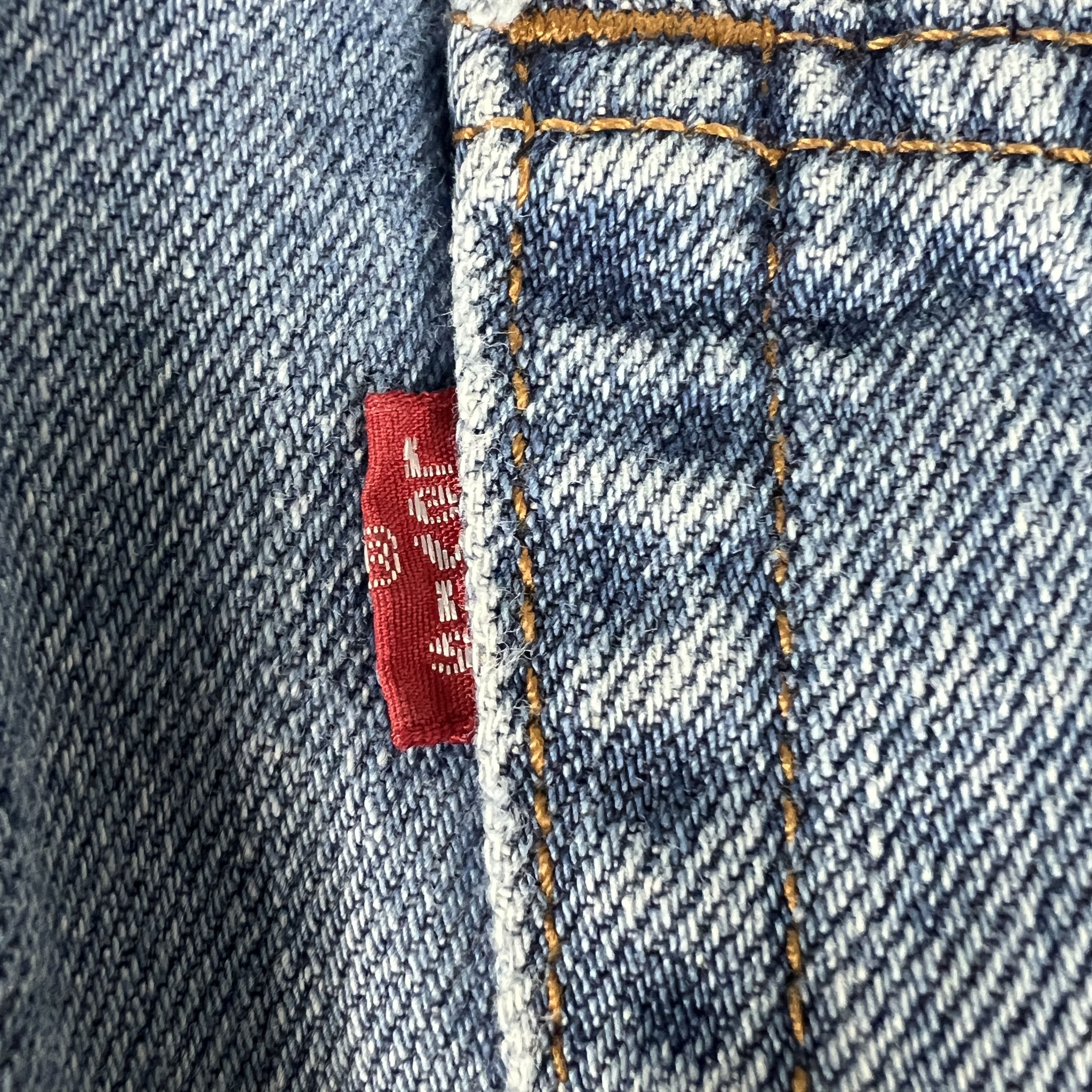 Levi's Y2K Levi's Jeans 550 Relaxed Fit Blue Faded Cotton Denim Size US 33 - 14 Thumbnail