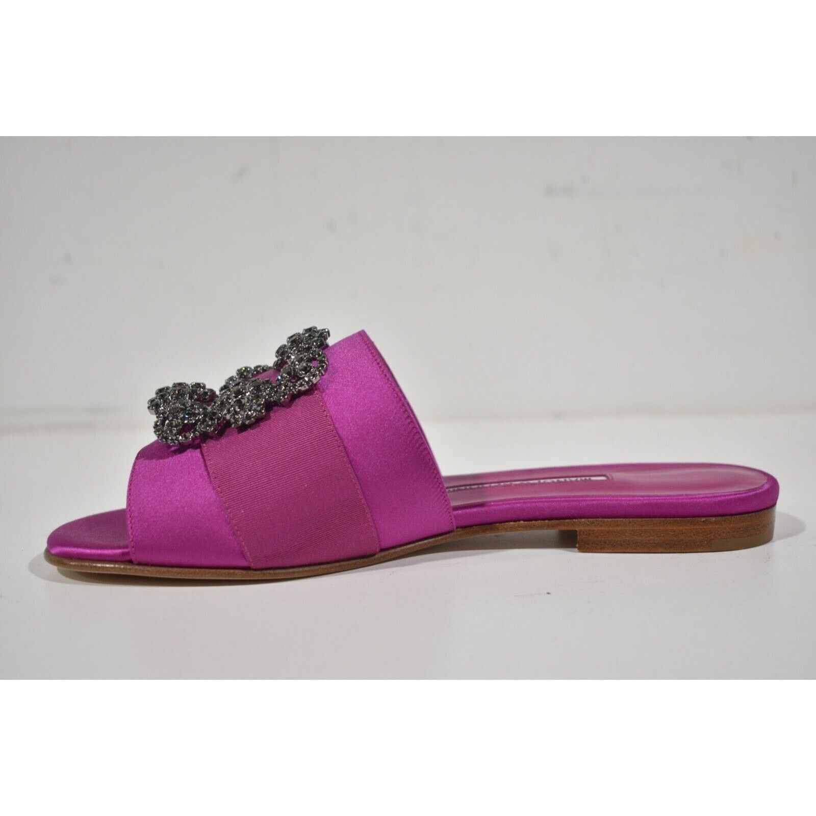 Manolo Blahnik Manolo Blahnik Martamod Hangisi Crystal Buckle Pink Satin Size US 7.5 / IT 37.5 - 11 Thumbnail