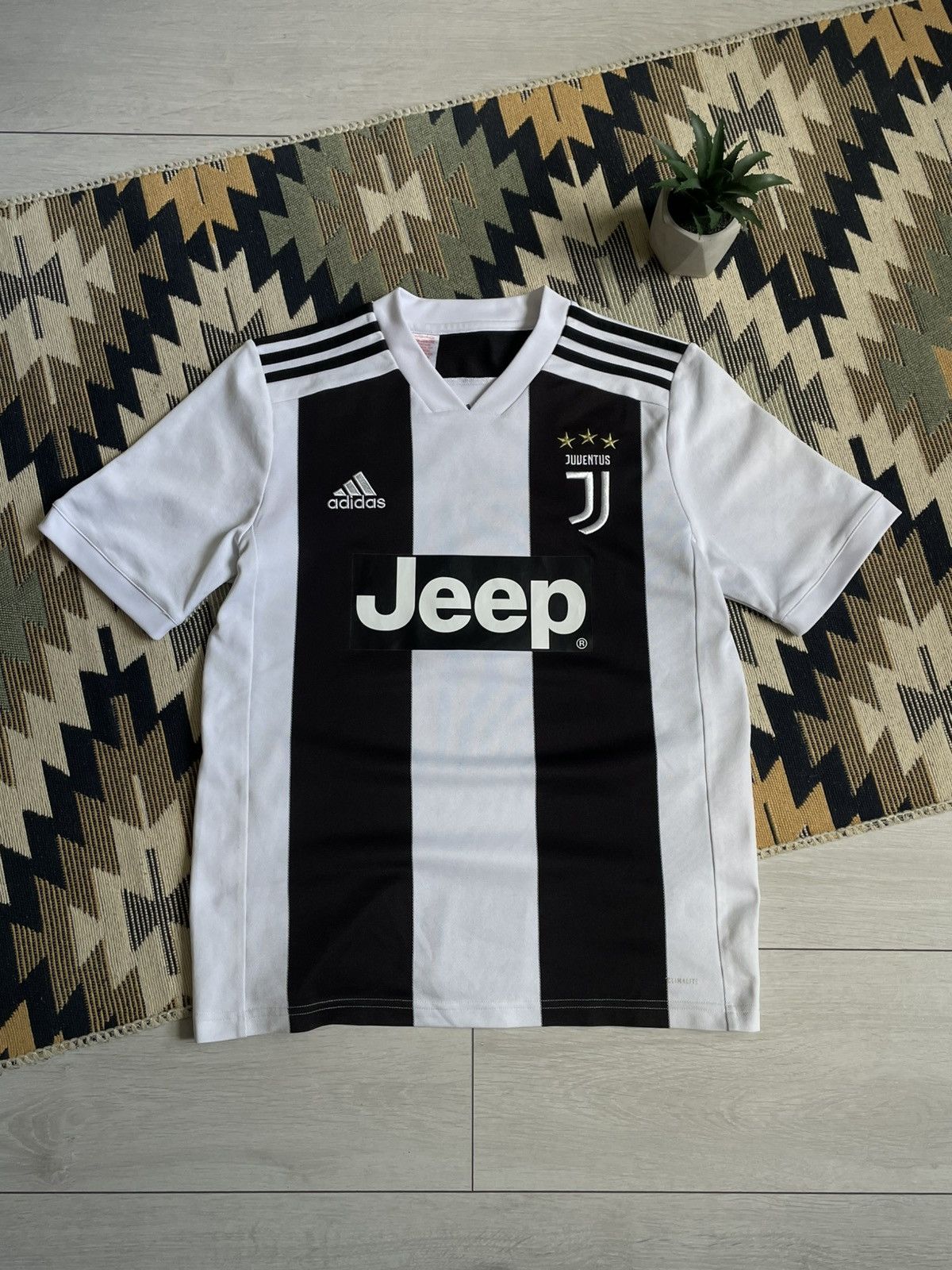 Vintage Cristiano Ronaldo Adidas Juventus 2018/19 Home Jersey Size US S / EU 44-46 / 1 - 2 Thumbnail