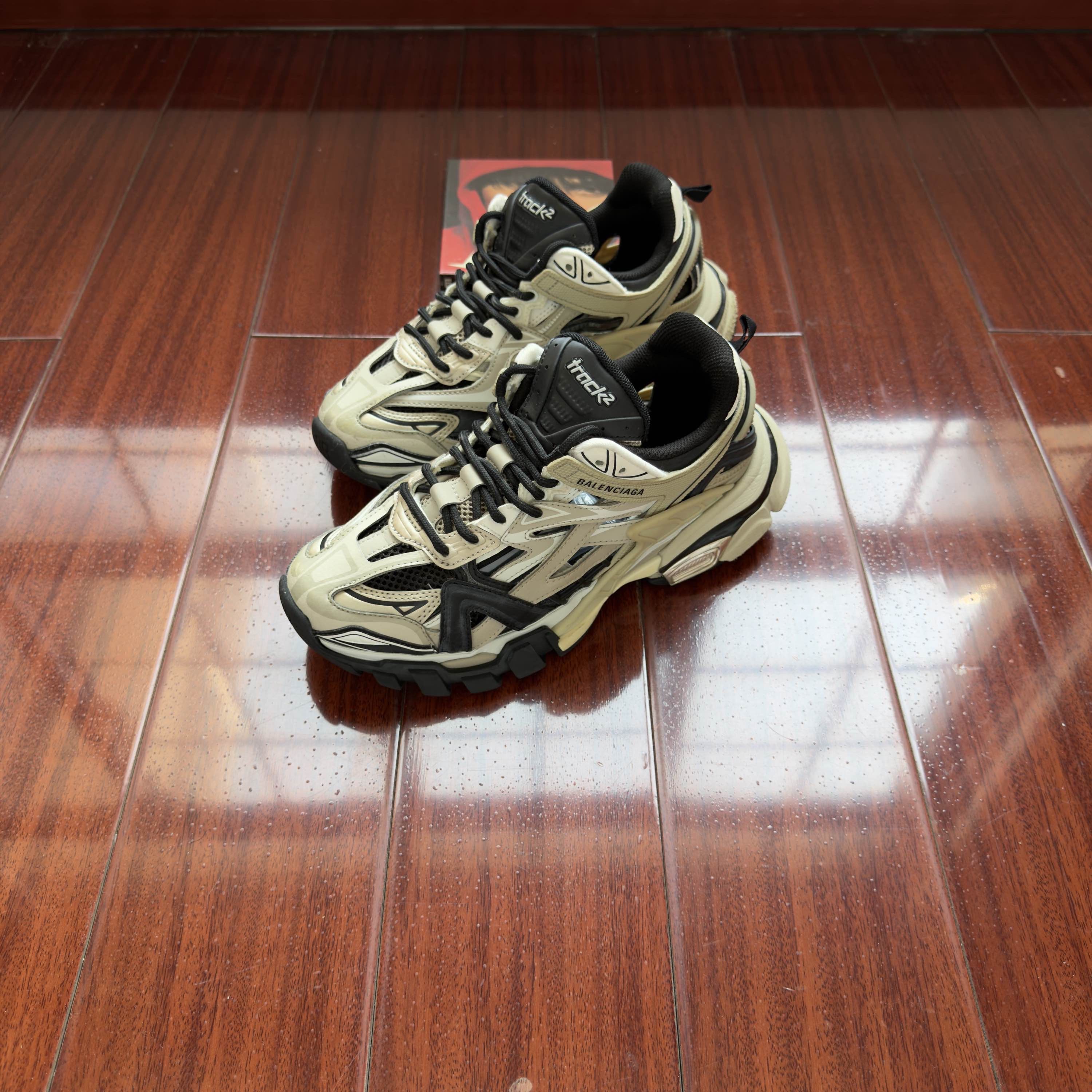 Balenciaga Balenciaga Track 2.0 Sneakers Beige Size 37 Size US 7 / IT 37 - 1 Thumbnail