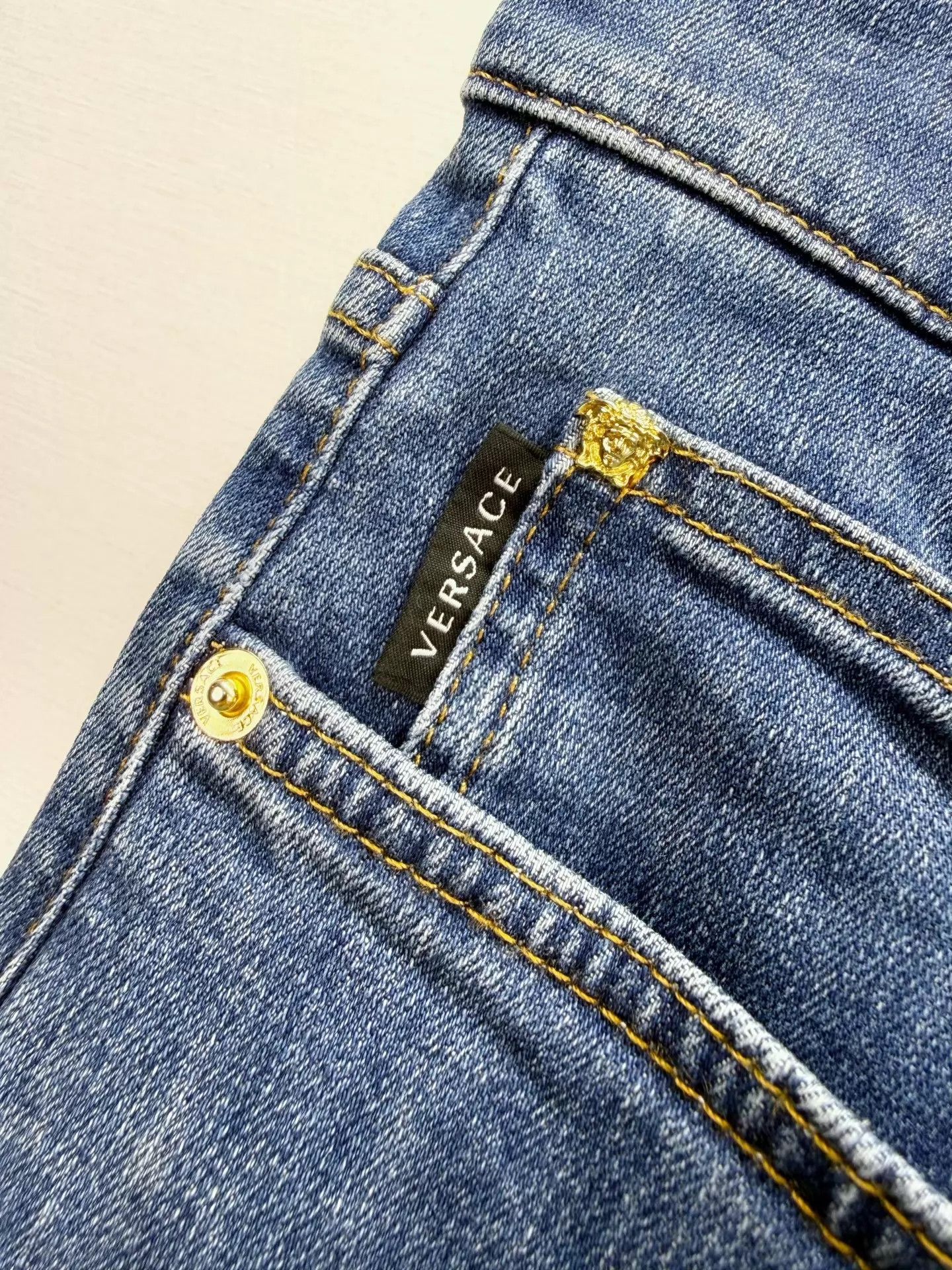 Versace Versace Men's Jeans Size 32 Worn 2x Like New Size US 32 / EU 48 - 4 Thumbnail