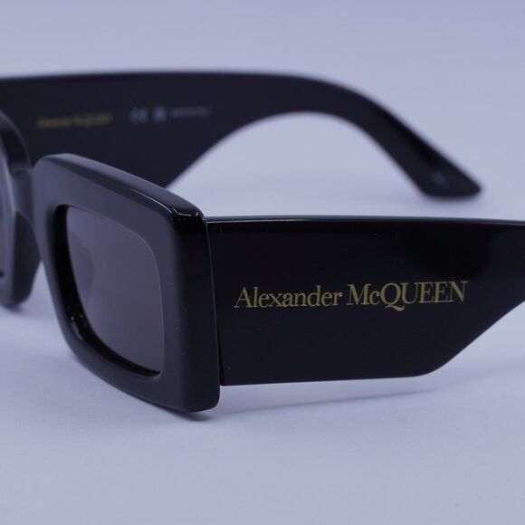 Alexander McQueen Alexander McQueen AM0433S 001 Sunglasses Black Rectangle Size ONE SIZE - 2 Thumbnail
