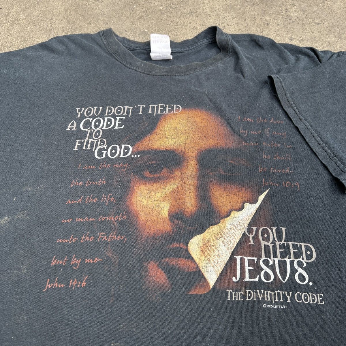 Vintage Vintage Y2K THE DIVINITY CODE Jesus God Holy Bible Faded 2XL Size US XXL / EU 58 / 5 - 2 Thumbnail