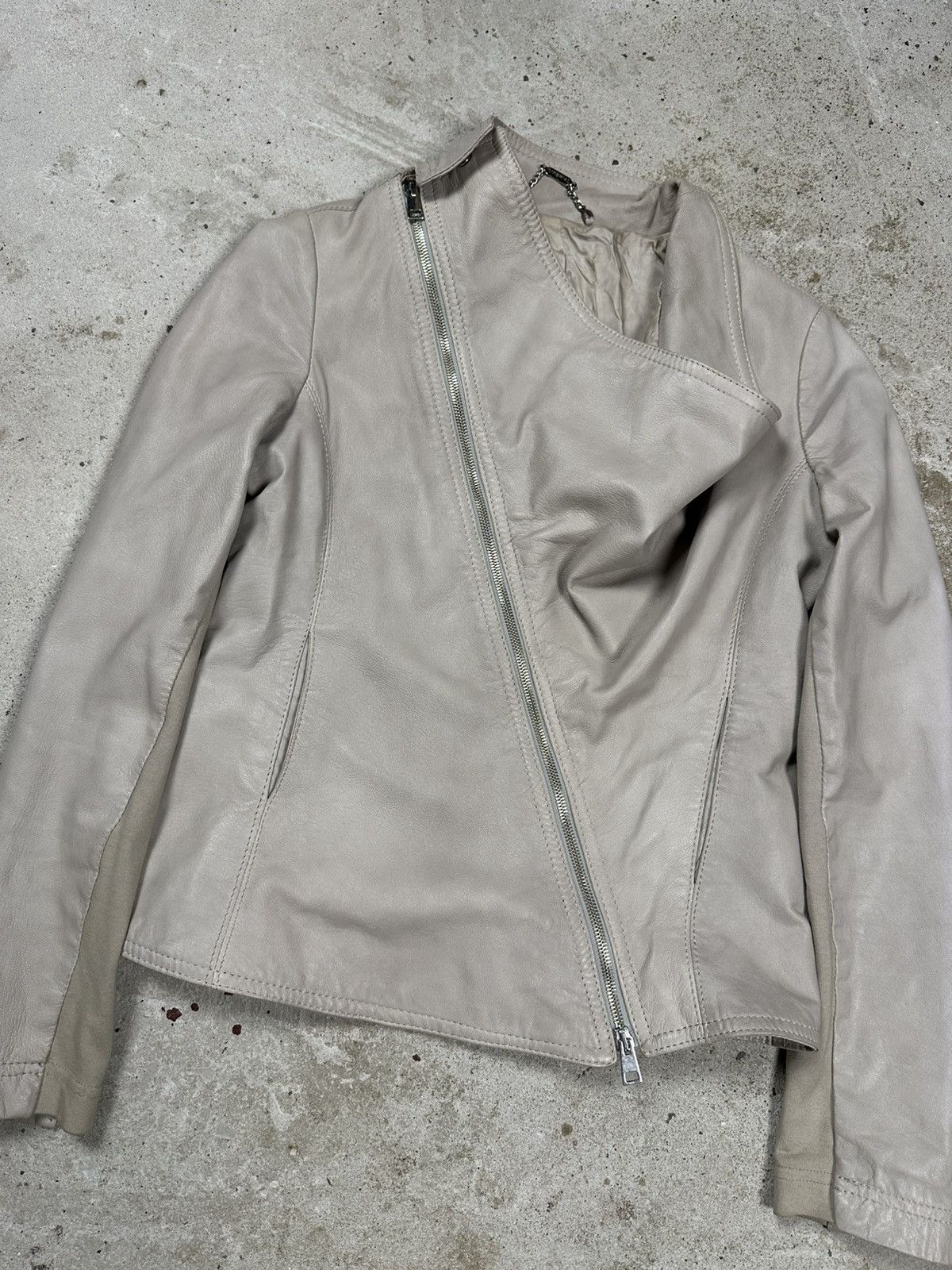 Japanese Brand Vintage Y2K Genuine Leather Beige Asymmetrical Archive Jackt Size US S / EU 44-46 / 1 - 5 Thumbnail