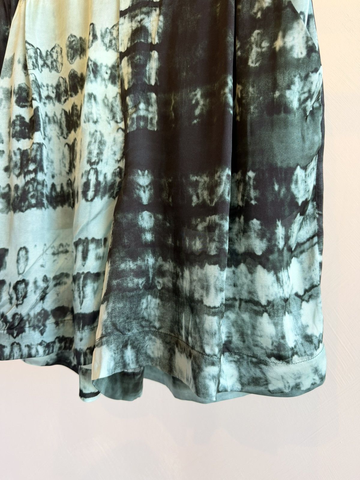 Other DELOS Printed Shorts Turquoise Shibori Tie Dye Size M Size US 31 - 4 Thumbnail