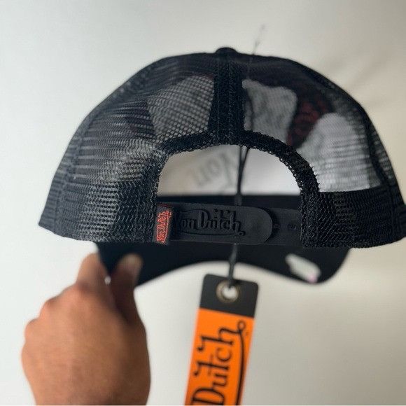 Von Dutch NWT VON DUTCH ROSES ON BLACK TRUCKER HAT Size ONE SIZE - 4 Thumbnail