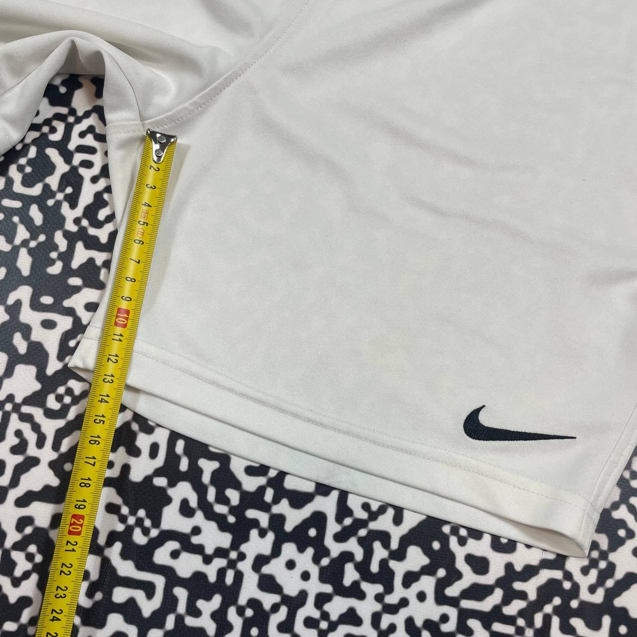 Nike Vintage Y2K Nike Swoosh Logo Sport Retro Shorts 90s Style Size US 30 / EU 46 - 12 Thumbnail