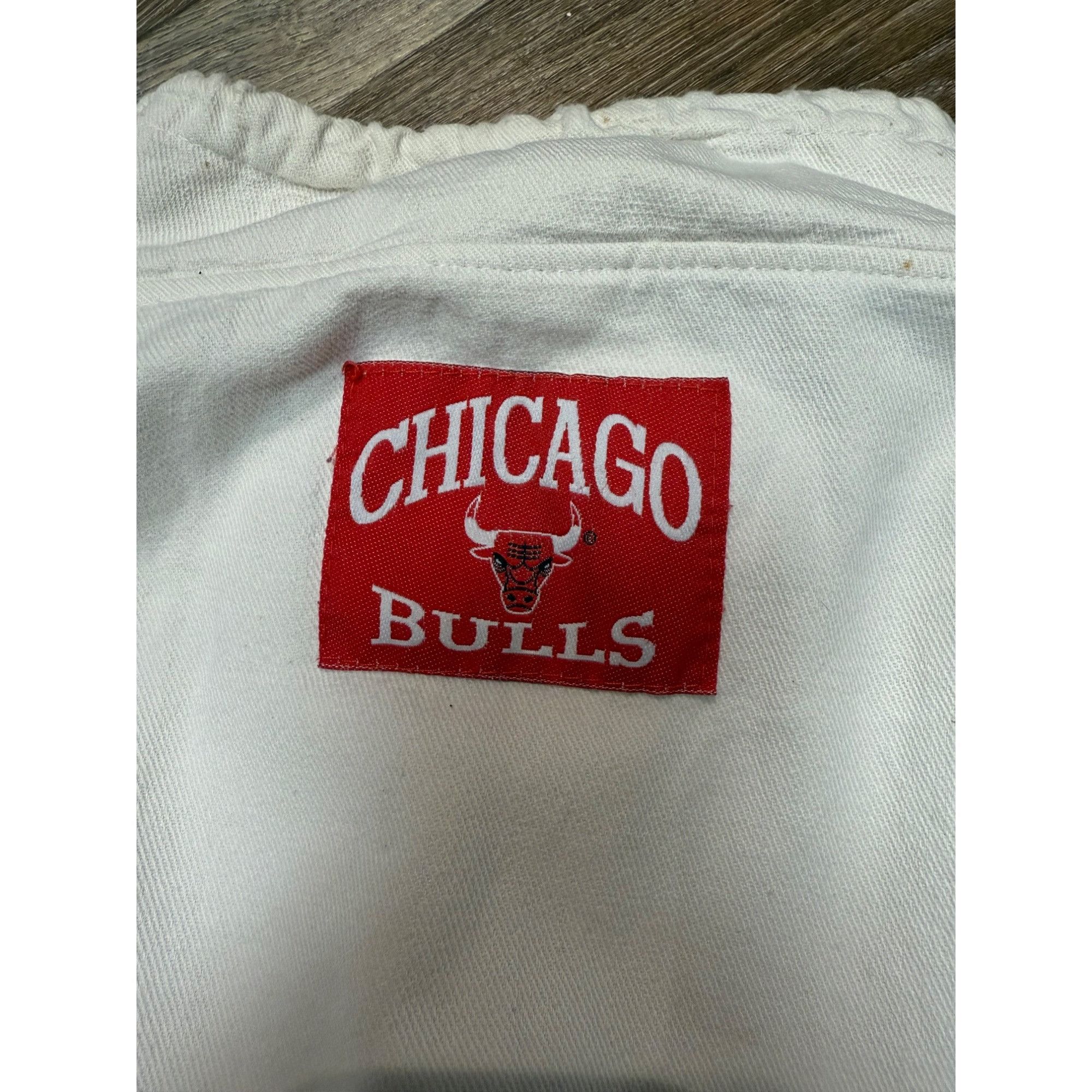 Vintage XL - Vintage Chicago Bulls White Pullover Size US XL / EU 56 / 4 - 2 Thumbnail