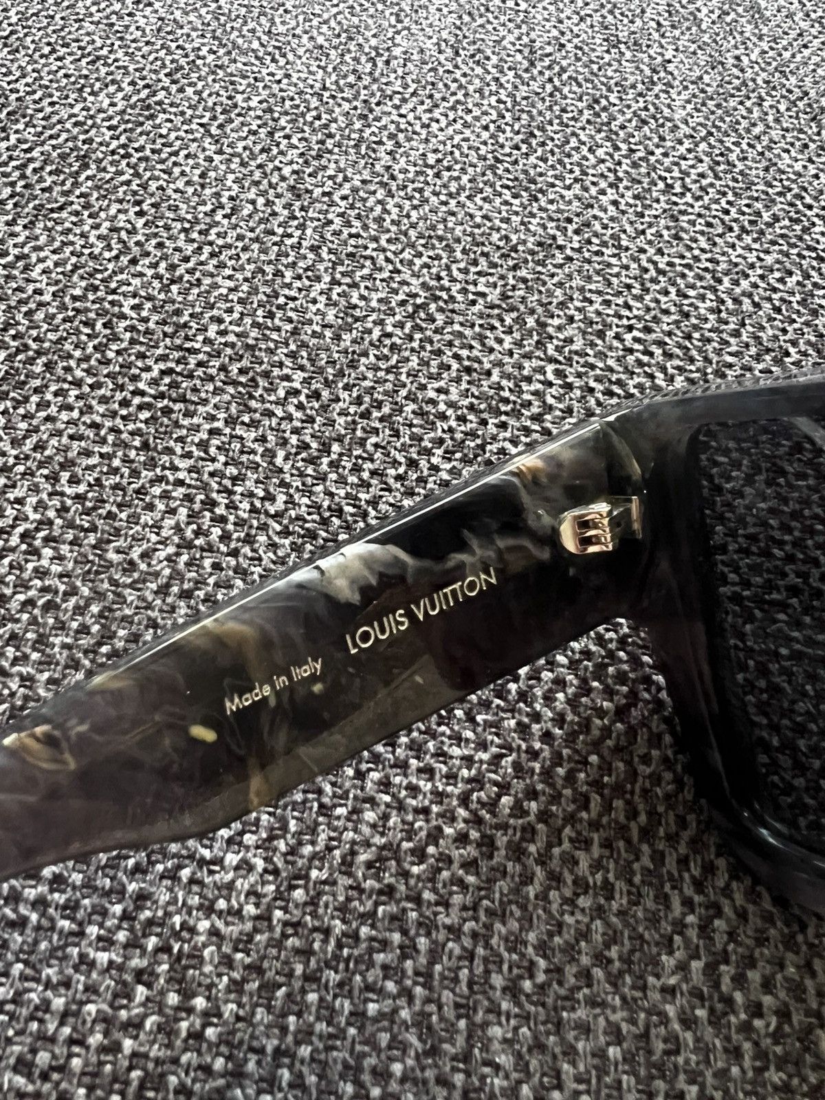 Louis Vuitton Louis Vuitton Cyclone Sunglasses Grey Marble Z1789W Size ONE SIZE - 3 Thumbnail
