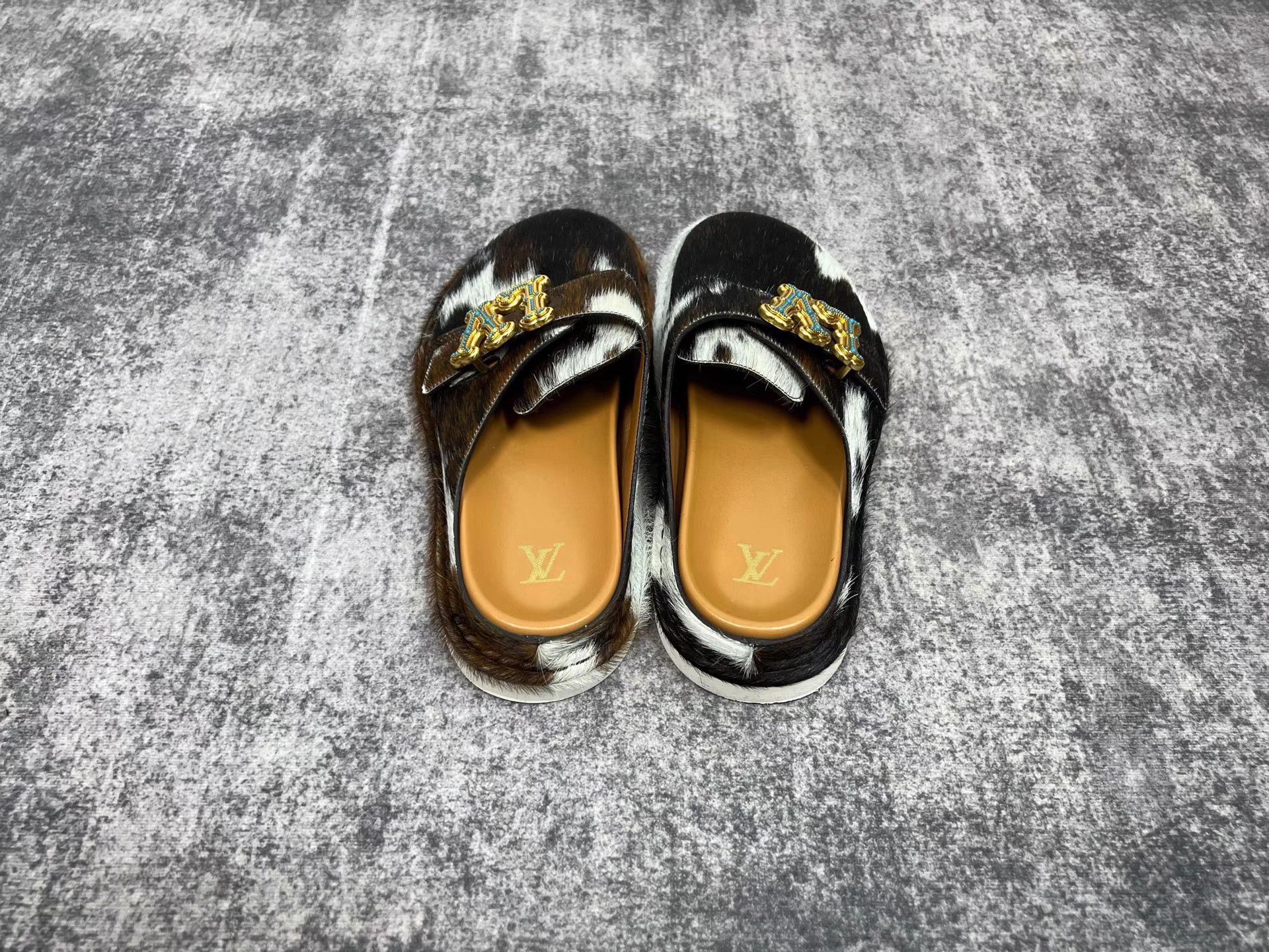 Louis Vuitton LV EASY Suede Birkenstock Slippers K1 Size US 7 / EU 40 - 4 Thumbnail