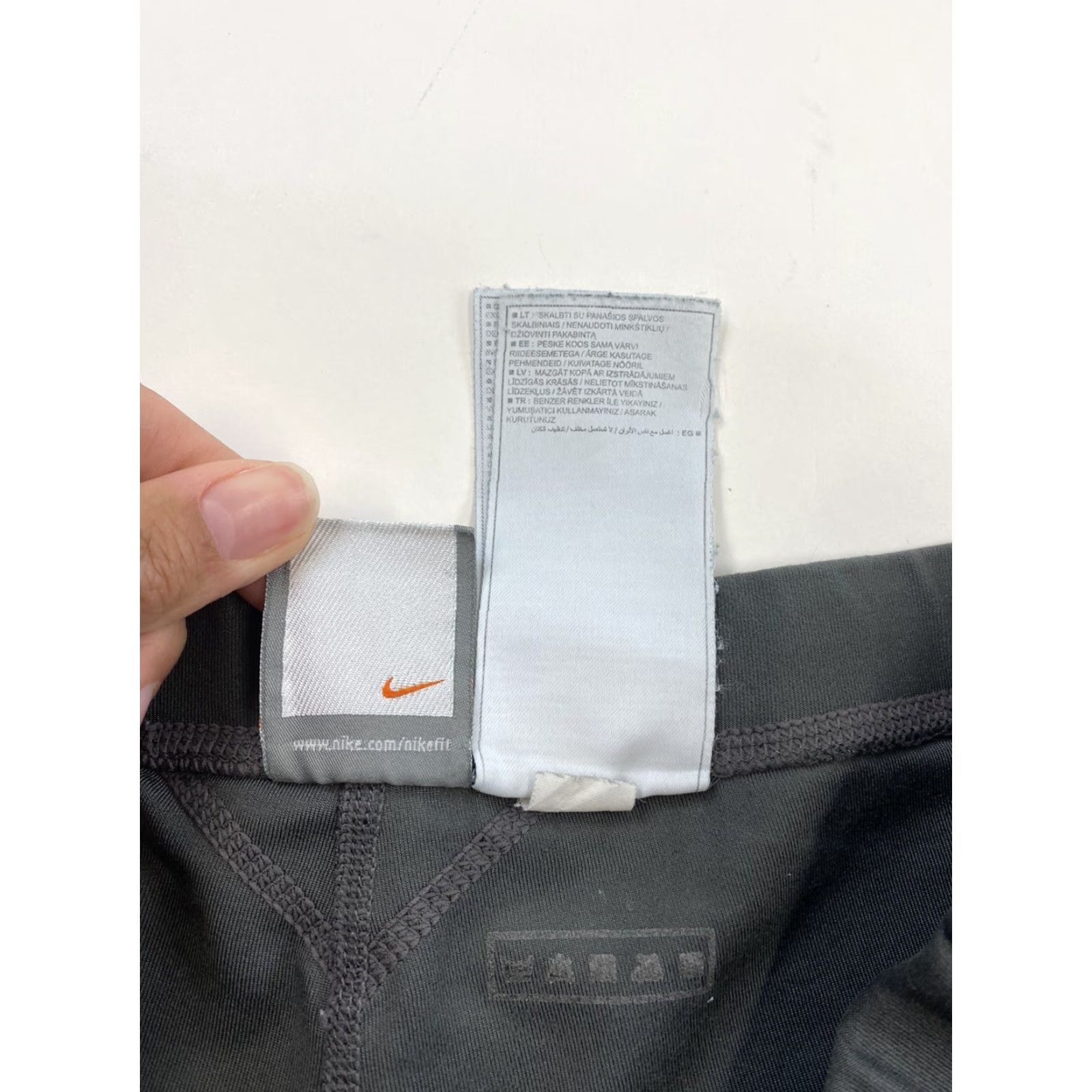 Nike Nike Yoga Cropped Pants Womens L Grey Size 36" / US 14 / IT 50 - 4 Thumbnail