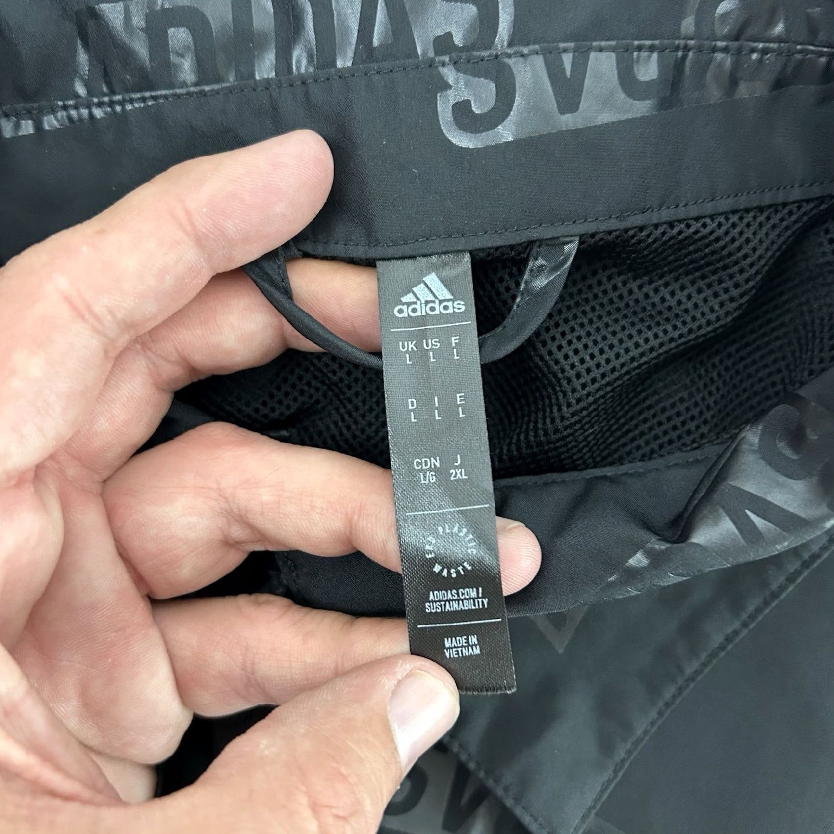 Adidas Adidas Embossed Woven Coaches Jacket Mens Large Black All Over Print IJ6434 Size US L / EU 52-54 / 3 - 4 Thumbnail