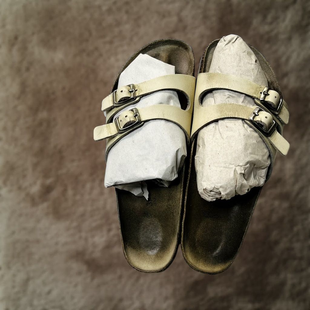Birkenstock Birkenstock Unisex Ibiza Cream Leather Slip On Sandals Size EU 39 L8 M6 Size US 8 / IT 38 - 1 Thumbnail
