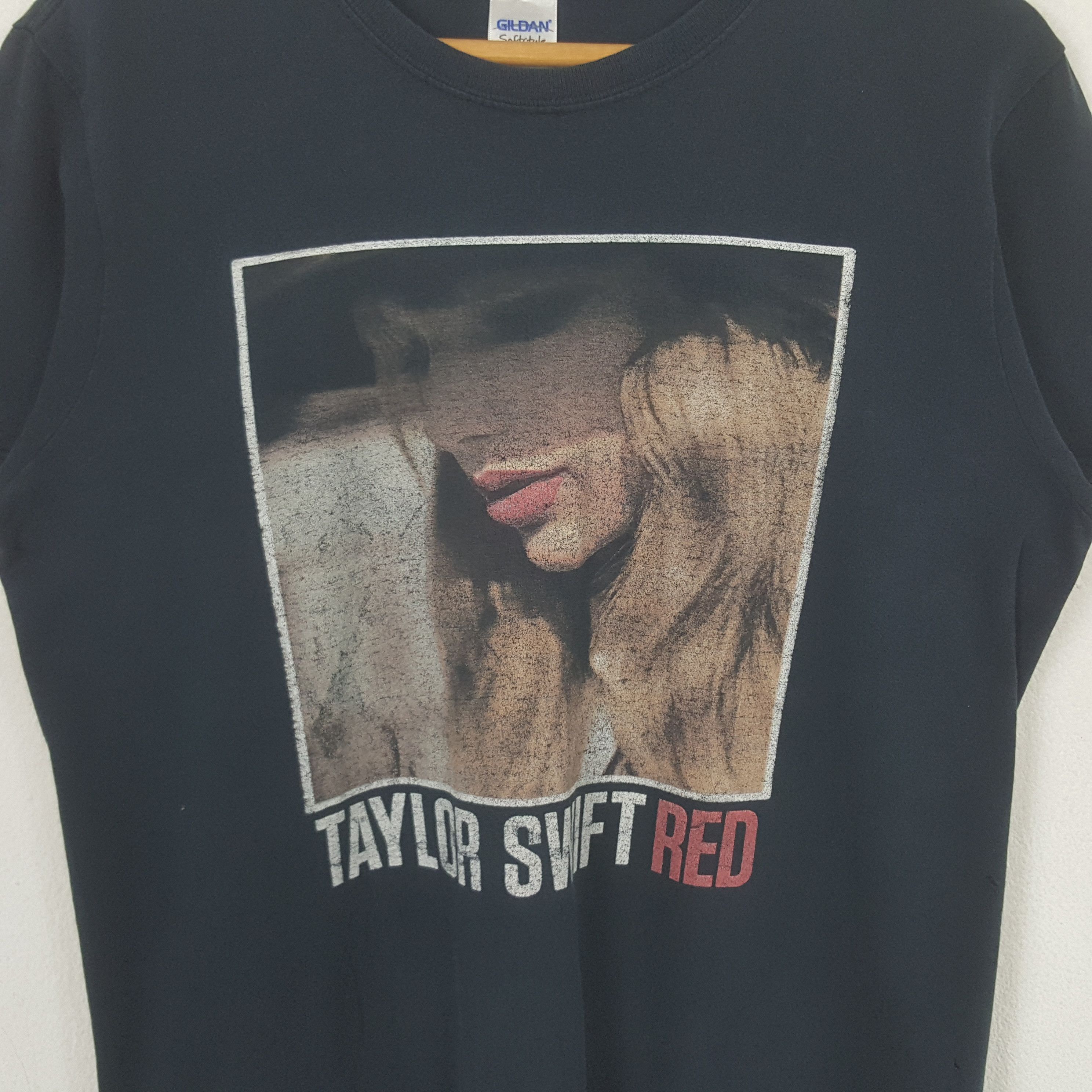 Band Tees Vintage Taylor Swift Red American Solo Singer Tshirt C294N31 Size US M / EU 48-50 / 2 - 2 Thumbnail