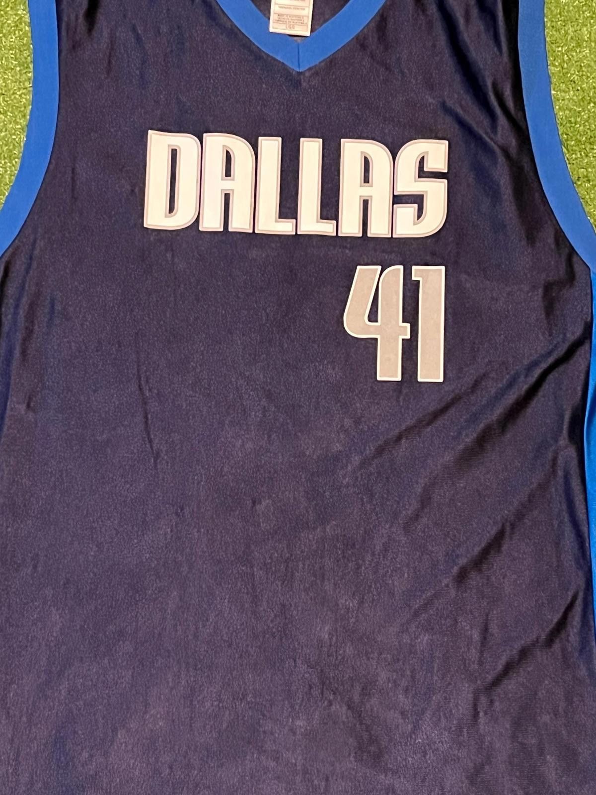 Unknown London Vintage Dallas 41 Nowitzki Basketball Jersey Size US M / EU 48-50 / 2 - 3 Thumbnail