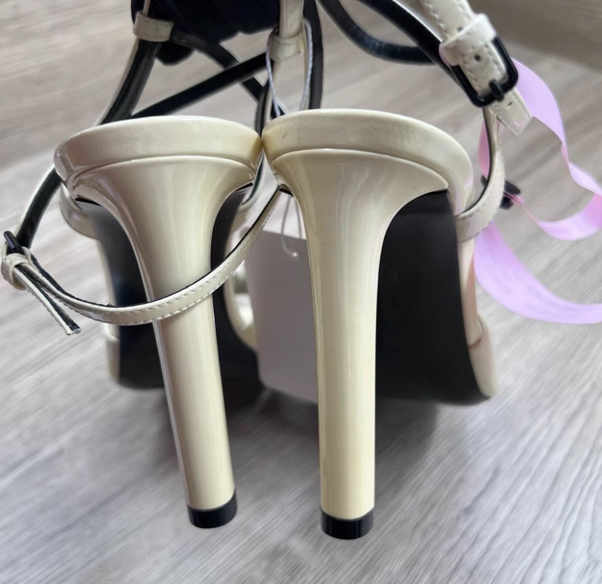 Saint Laurent Paris Saint Laurent SLP Yellow Patent Leather Bow High Heels J41 Size US 5 / IT 35 - 7 Thumbnail