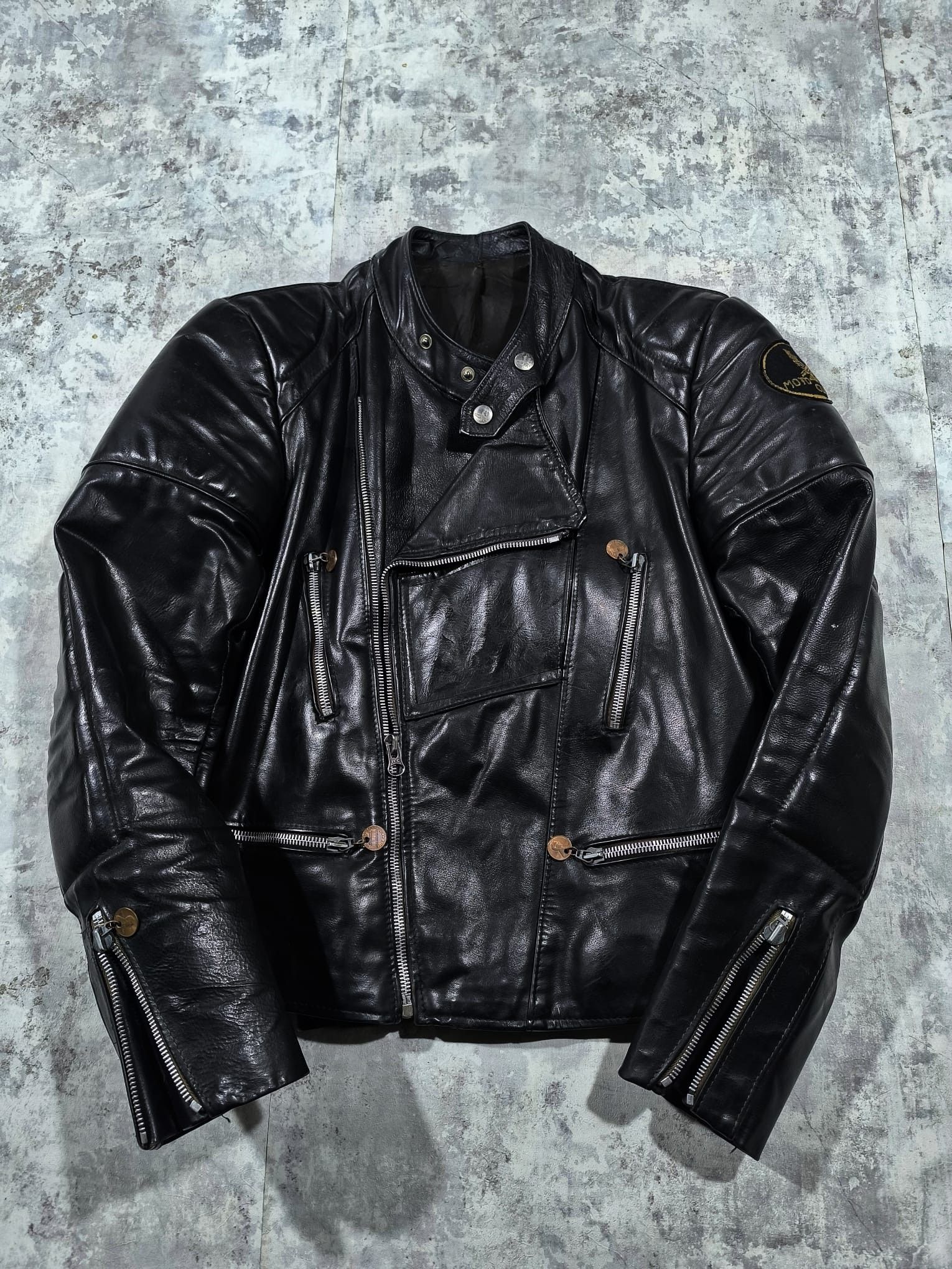 Leather vintage heavyweight trashed moto biker leather jacket 80s Size US L / EU 52-54 / 3 - 2 Thumbnail