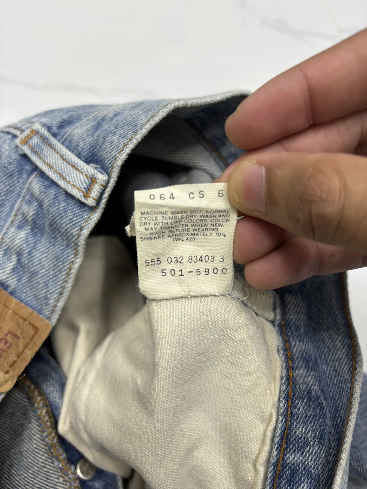 Levi's Vintage Clothing 🔥VINTAGE LEVIS 501 SHORT DISTRESSED DENIM JEANS Size US 26 / EU 42 - 9 Thumbnail