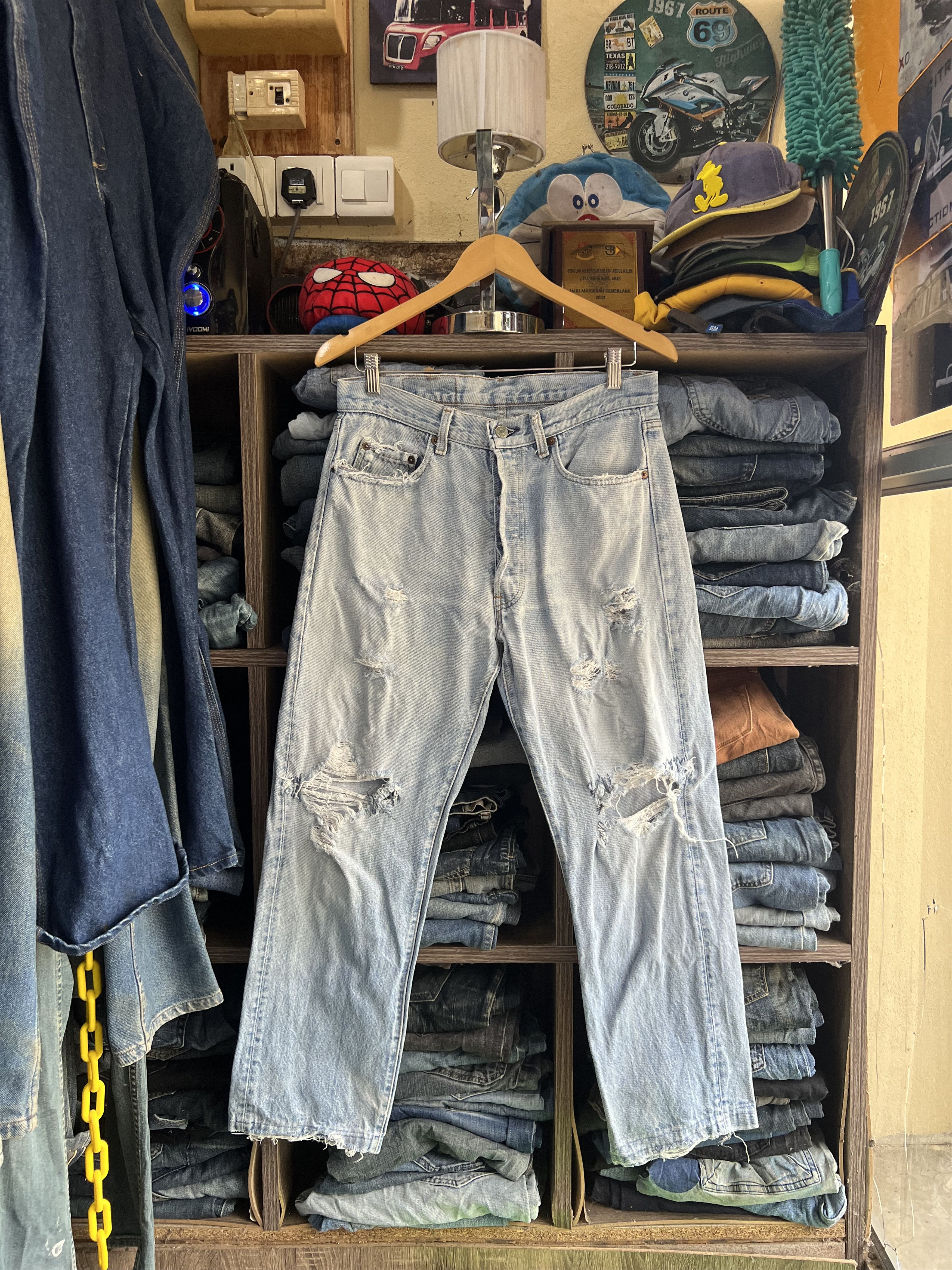 Levi's Vintage Clothing 🔥Vintage Levis 501 Button 532 Distressed Denim Size US 31 - 16 Thumbnail