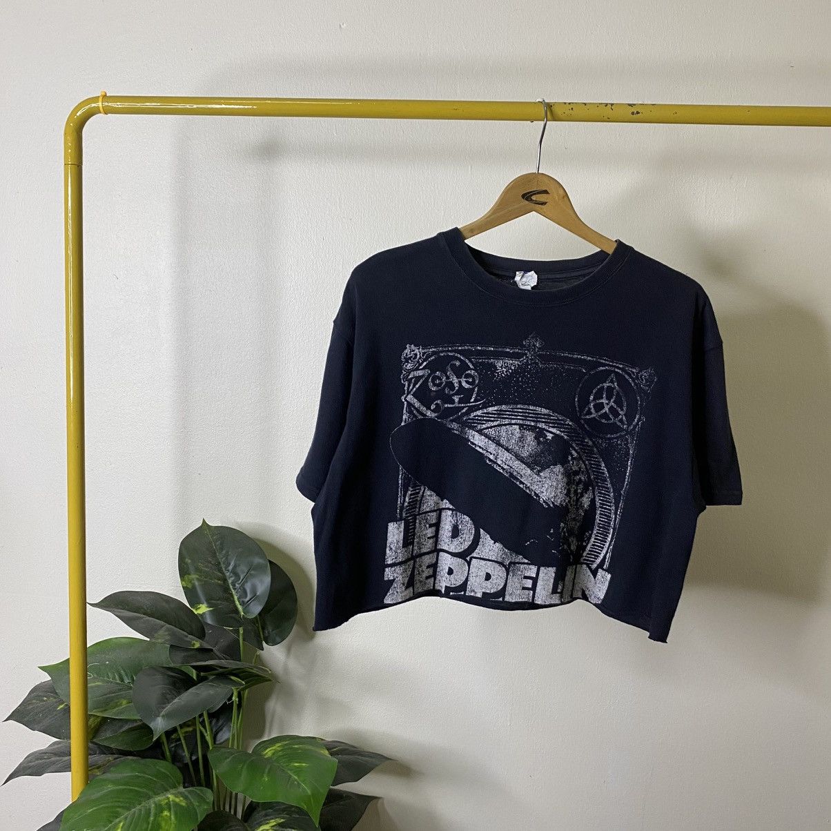 Led Zeppelin Vintage Y2K Led Zeppelin Band Cut Cropped T Shirt Size US L / EU 52-54 / 3 - 1 Thumbnail