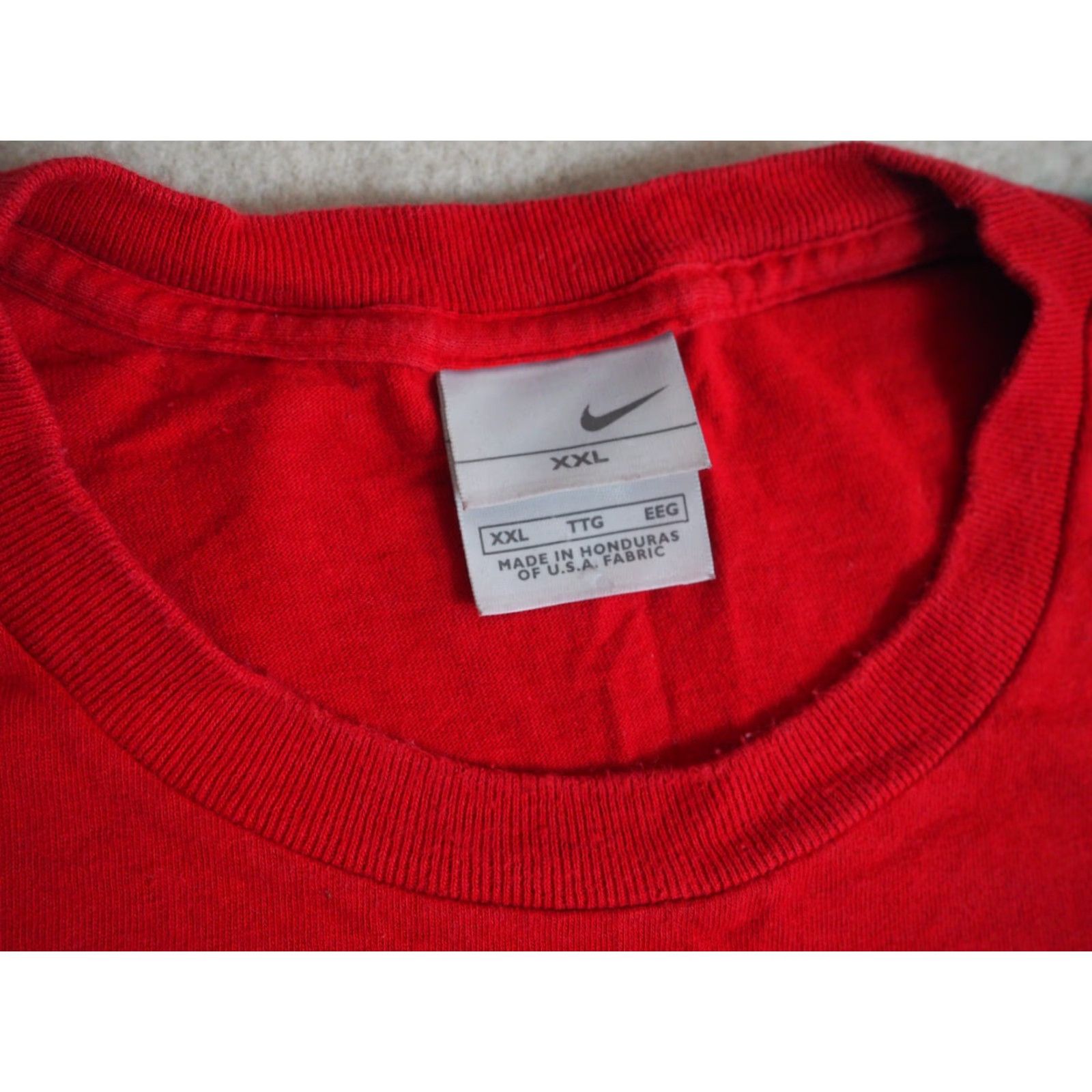 Nike VINTAGE Nike Gray Tee T-Shirt 2XL Mens Grafﬁc Red Spellout Swoosh Logo 2000s Y2k Shirt Size US XXL / EU 58 / 5 - 4 Thumbnail