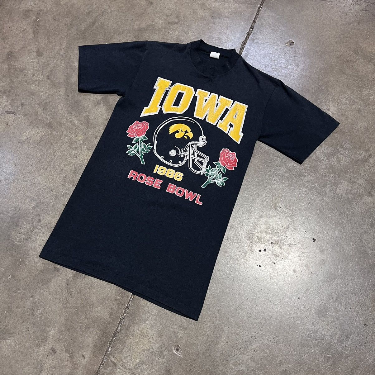 NCAA × Vintage Vintage 80s Iowa Hawkeyes Rose Bowl Football T shirt 1986 Size US S / EU 44-46 / 1 - 2 Thumbnail
