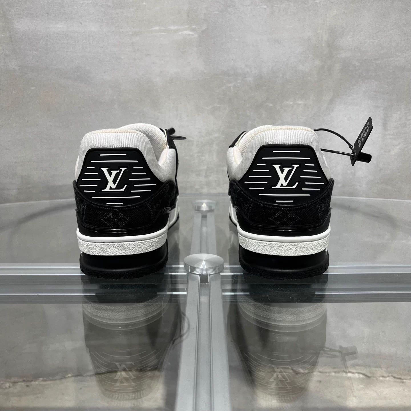 Louis Vuitton LV Trainer black white denim UK6.5 40.5 Size US 7.5 / EU 40-41 - 6 Thumbnail