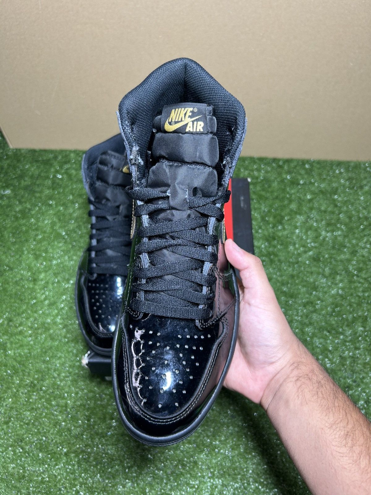 Jordan Brand Jordan 1 Metallic Gold 2020 Size US 9 / EU 42 - 5 Thumbnail