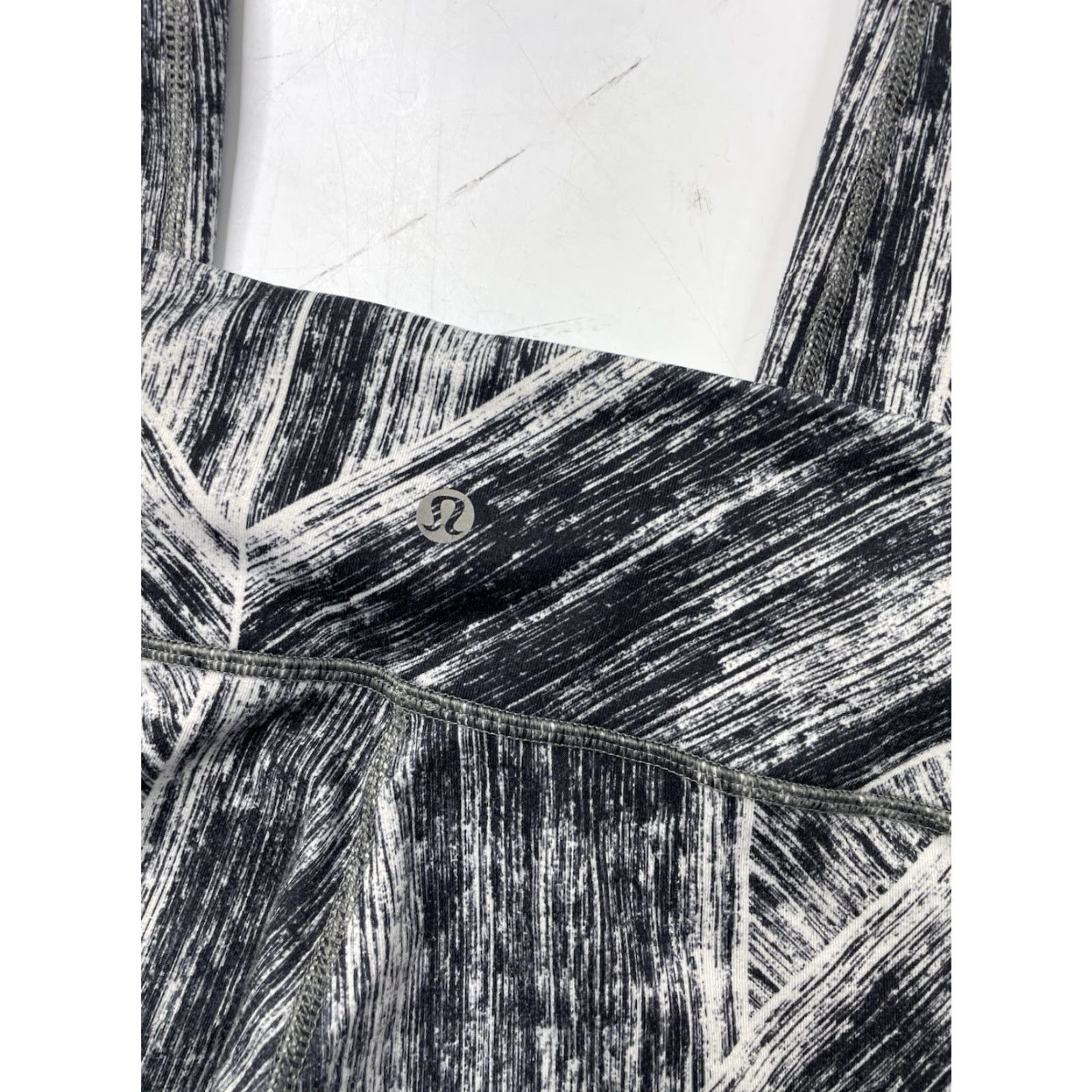 Lululemon Lululemon Wunder Under Crop II Leggings Size 6 White Black Multicolor Geometric Luon Cropped Skinny Women Activewear Pants/Leggings Size 28" / US 6 / IT 42 - 4 Thumbnail