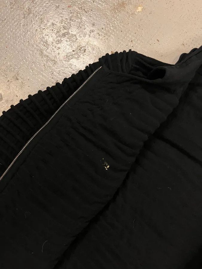 Giorgio Armani 2000s Giorgio Armani Horizontal Pleats Asymmetrical Zip Sweater Size XS / US 0-2 / IT 36-38 - 9 Thumbnail