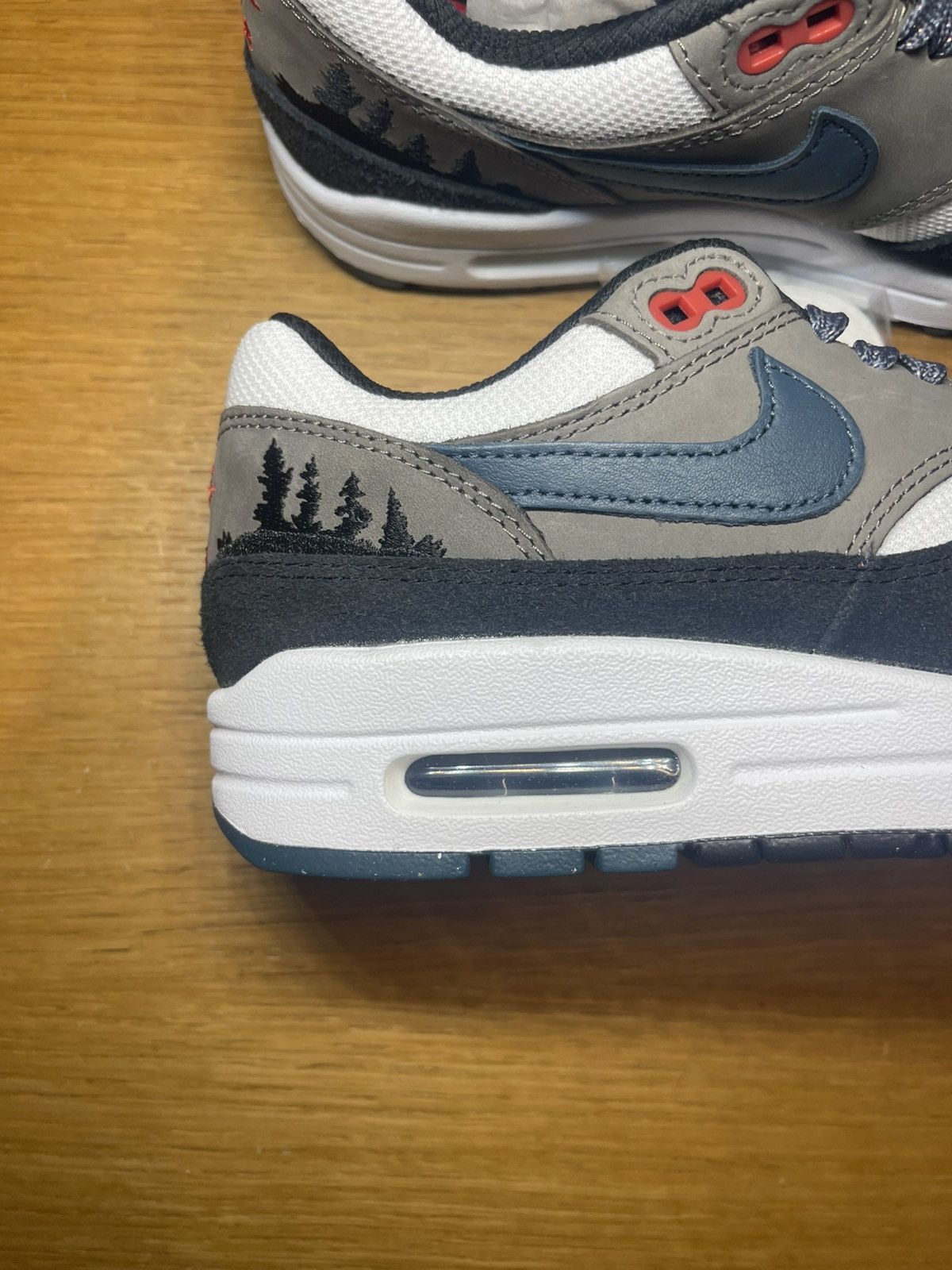 Nike Air Max 1 PRM bianca e dettagli ricamati Size US 7.5 / IT 37.5 - 4 Thumbnail