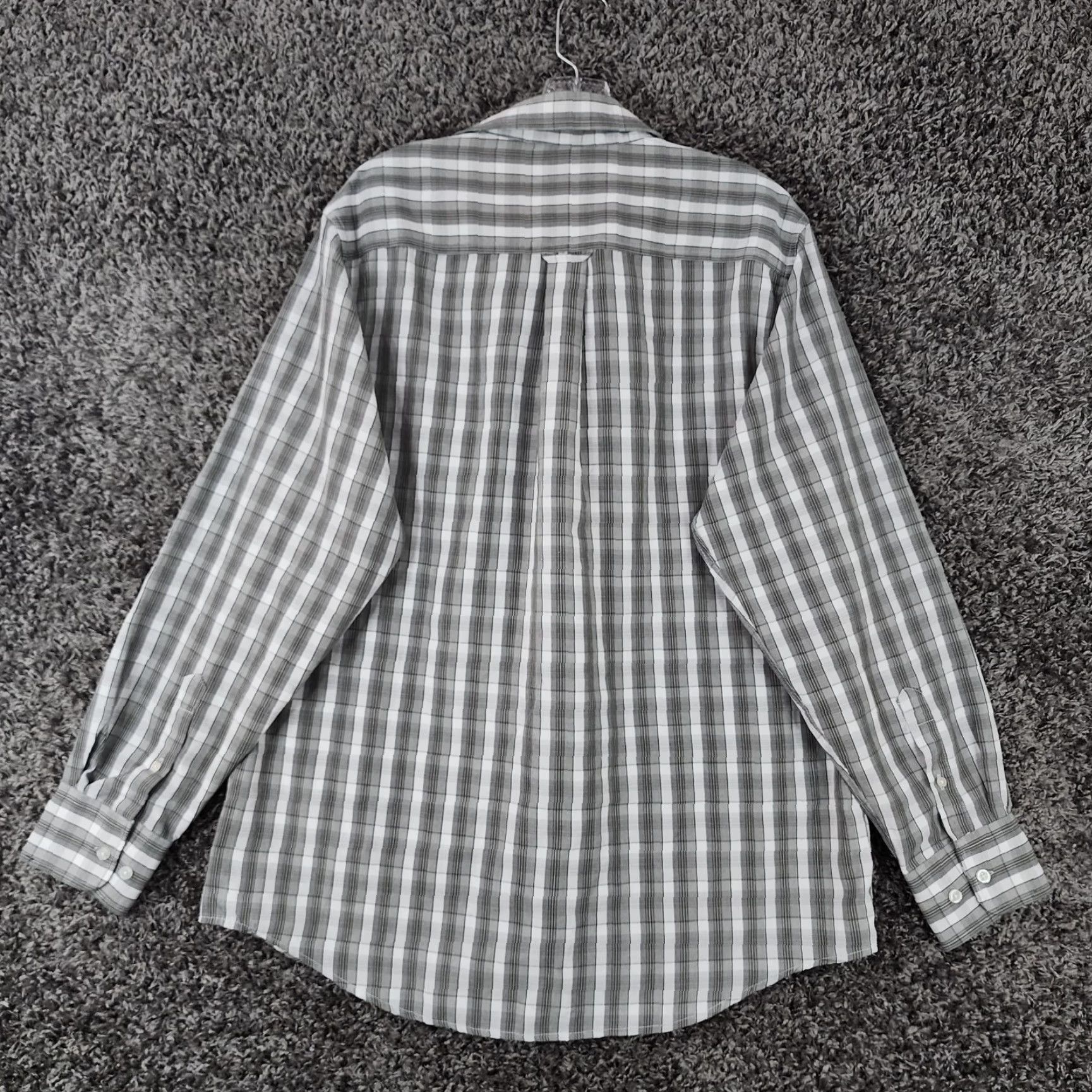 Vintage VINTAGE? No, it's not vintage. R&R Casual Mens Button-Up Shirt Plaid Gray Long Sleeve Size M Adult Medium Gray Plaid Casual Shirt Mens Size US M / EU 48-50 / 2 - 5 Thumbnail