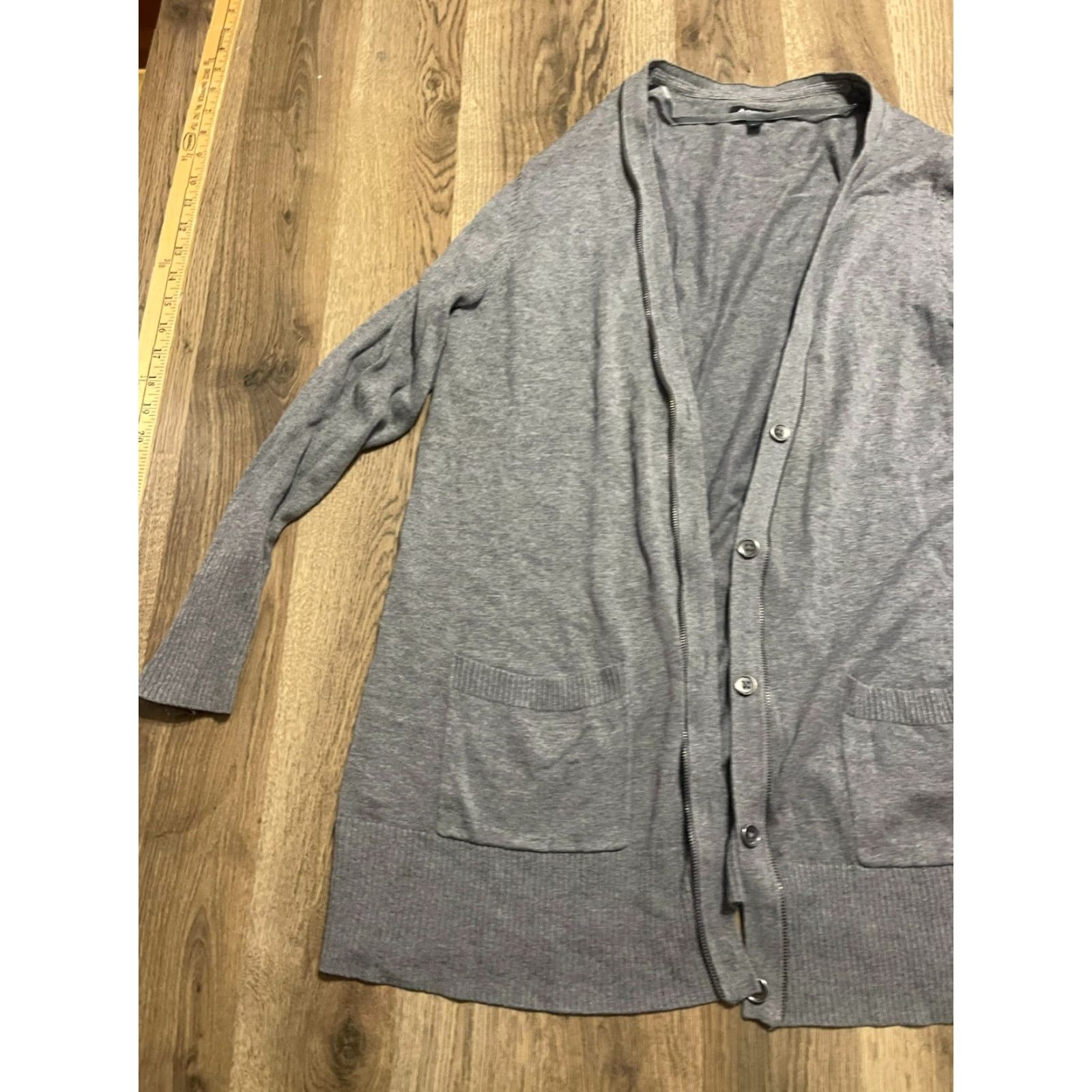 Apt. 9 **Women's Large Gray Apt. 9 Cardigan Sweater** User: Women's Large Gray Apt. 9 Cardigan Sweater Size L / US 10 / IT 46 - 3 Thumbnail