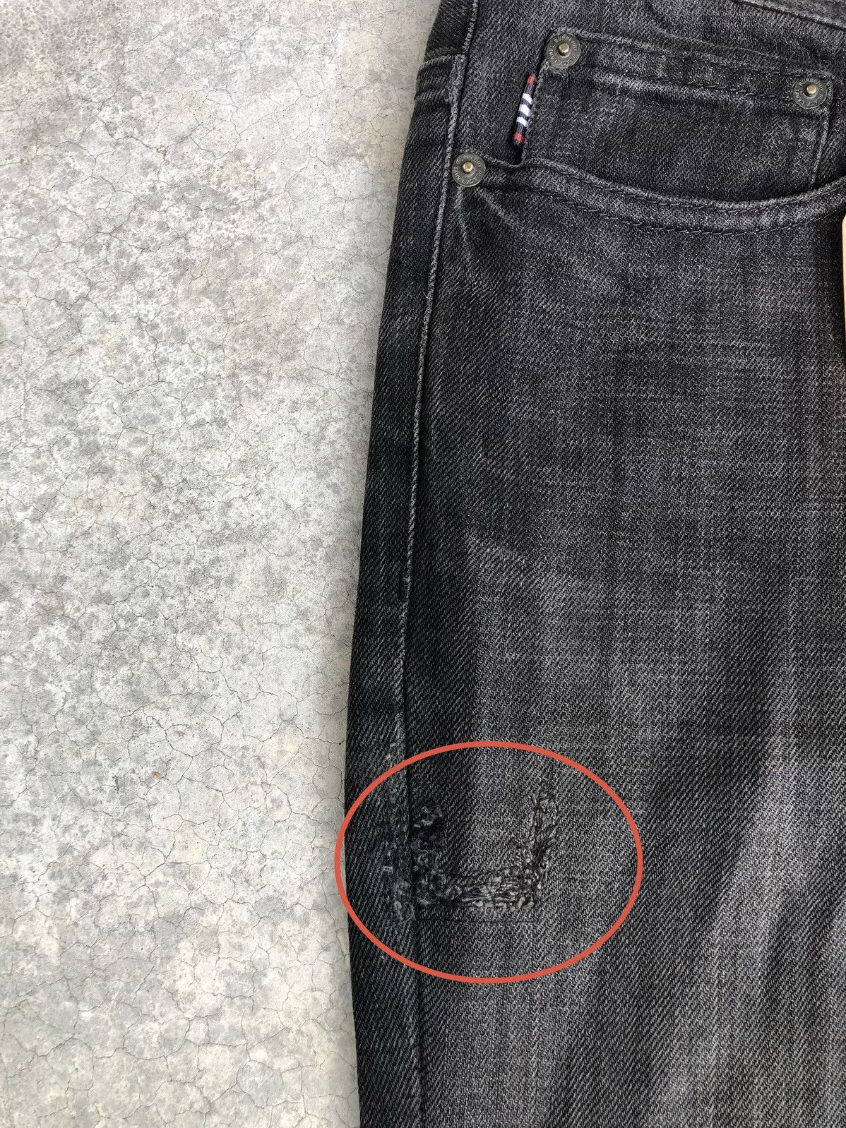 Burberry Burberry Black Label Embroidered Logo Distressed Jeans Slim Size US 31 - 14 Thumbnail