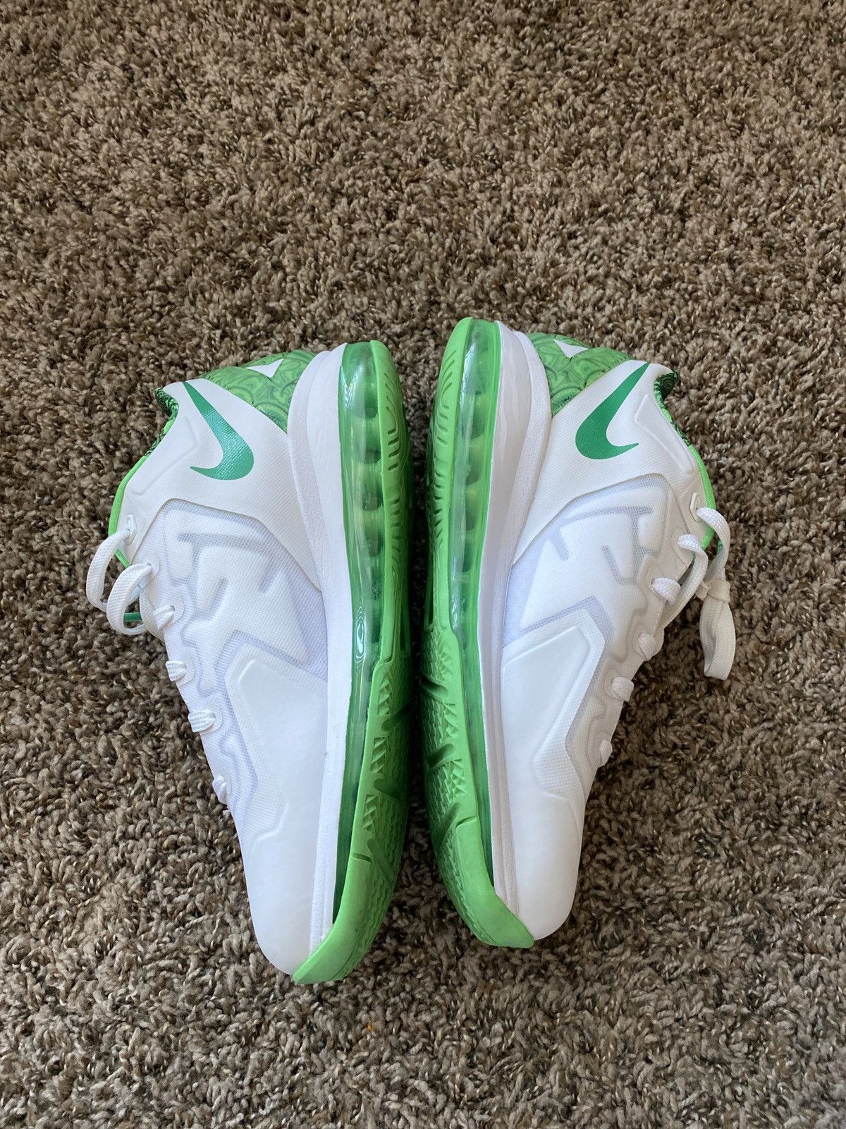 Nike Nike Max LeBron 11 Low Easter 2014 Size US 7 / EU 40 - 3 Thumbnail