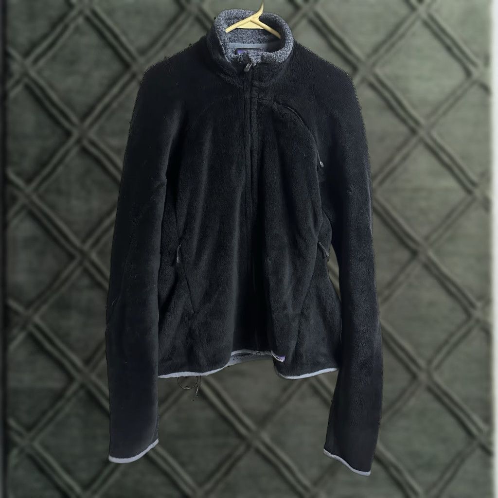 Patagonia Patagonia Jacket Womens XL Black Fleece Full Zip Regulator R2 Vintage? No - Classic Patagonia Logo Pockets Regular Fit Size XL Size XL / US 12-14 / IT 48-50 - 1 Thumbnail