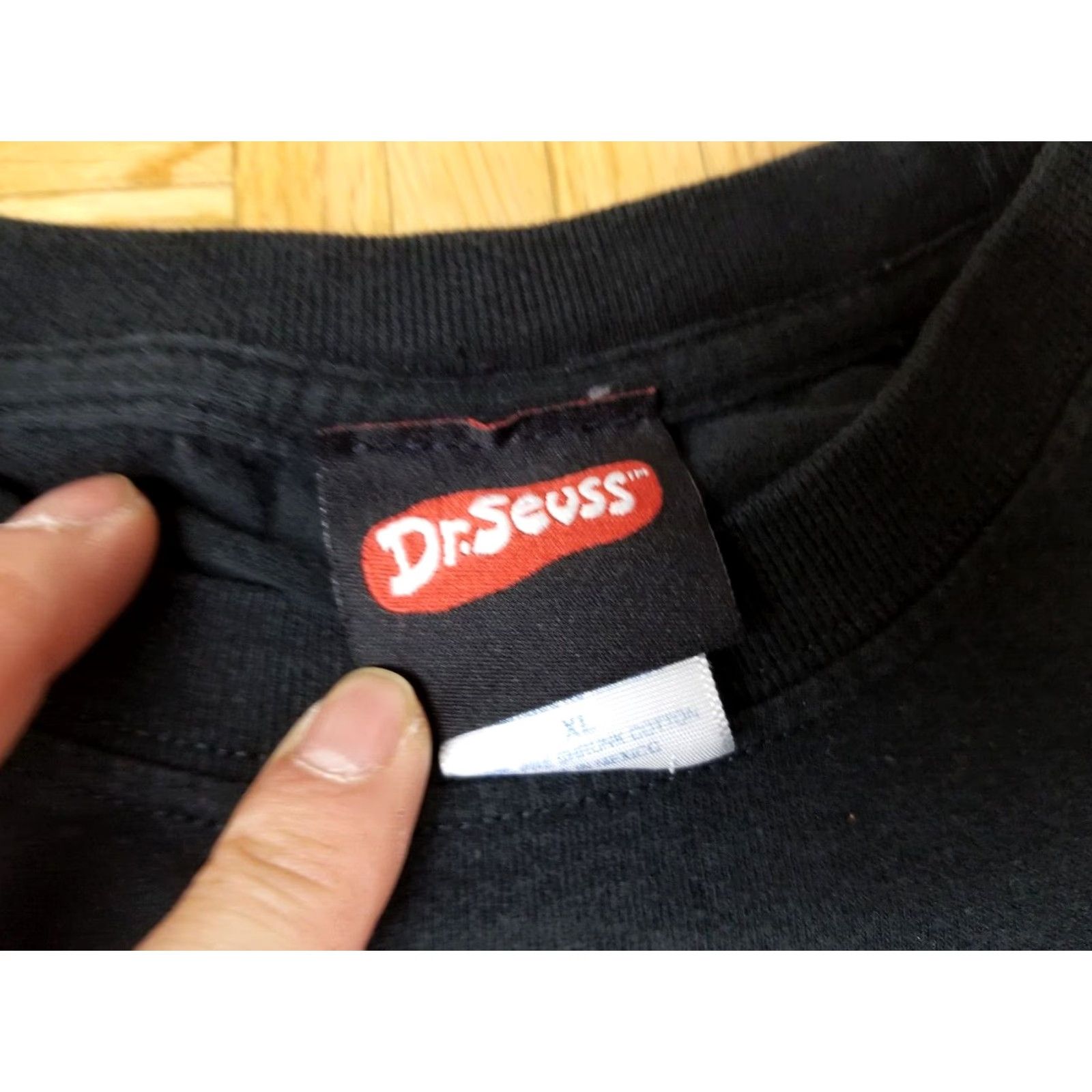 Vintage VINTAGE Unbranded T-Shirt SHIRT Men XL Black Dr. Seuss Grinch Sly One Short Sleeve Round Neck Cotton 24x29 USA Retro Band University USA Theme Mens Size US XL / EU 56 / 4 - 4 Thumbnail