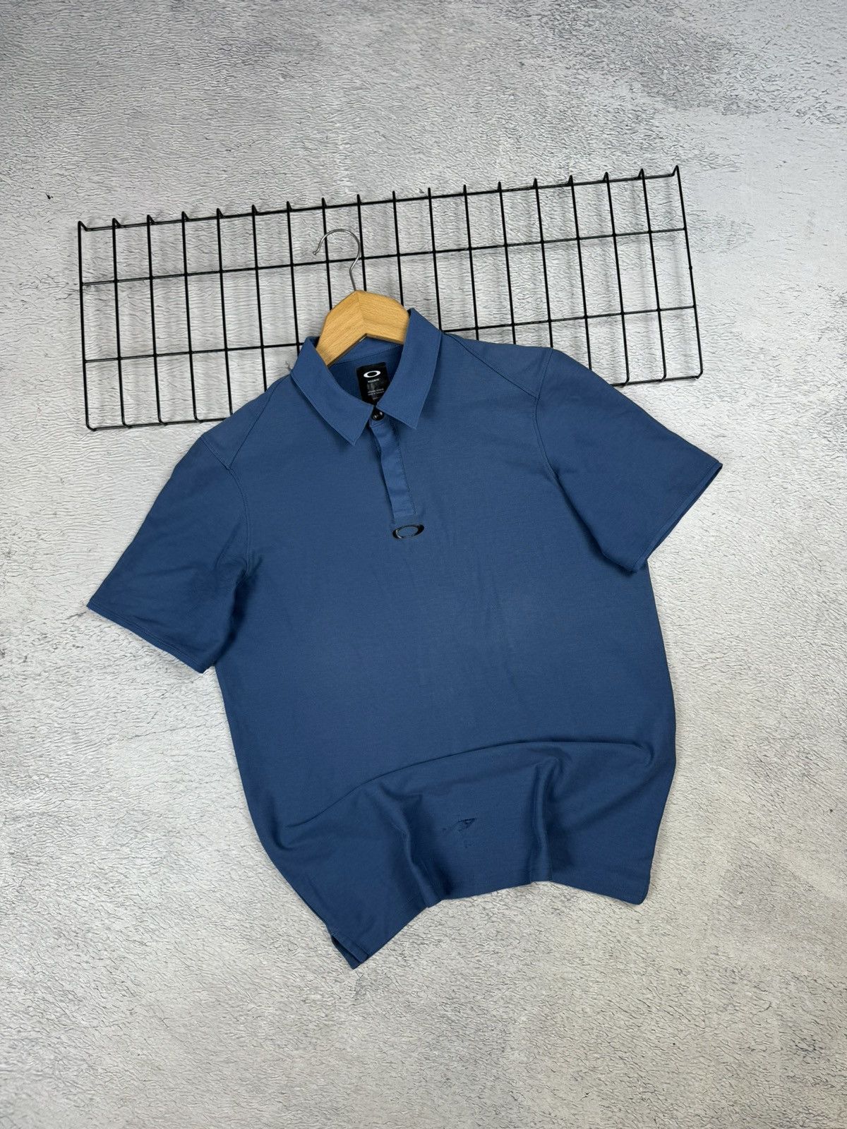 Oakley × Vintage Vintage Oakley Blue Center Logo Polis Streetwear S size Size US S / EU 44-46 / 1 - 1 Thumbnail