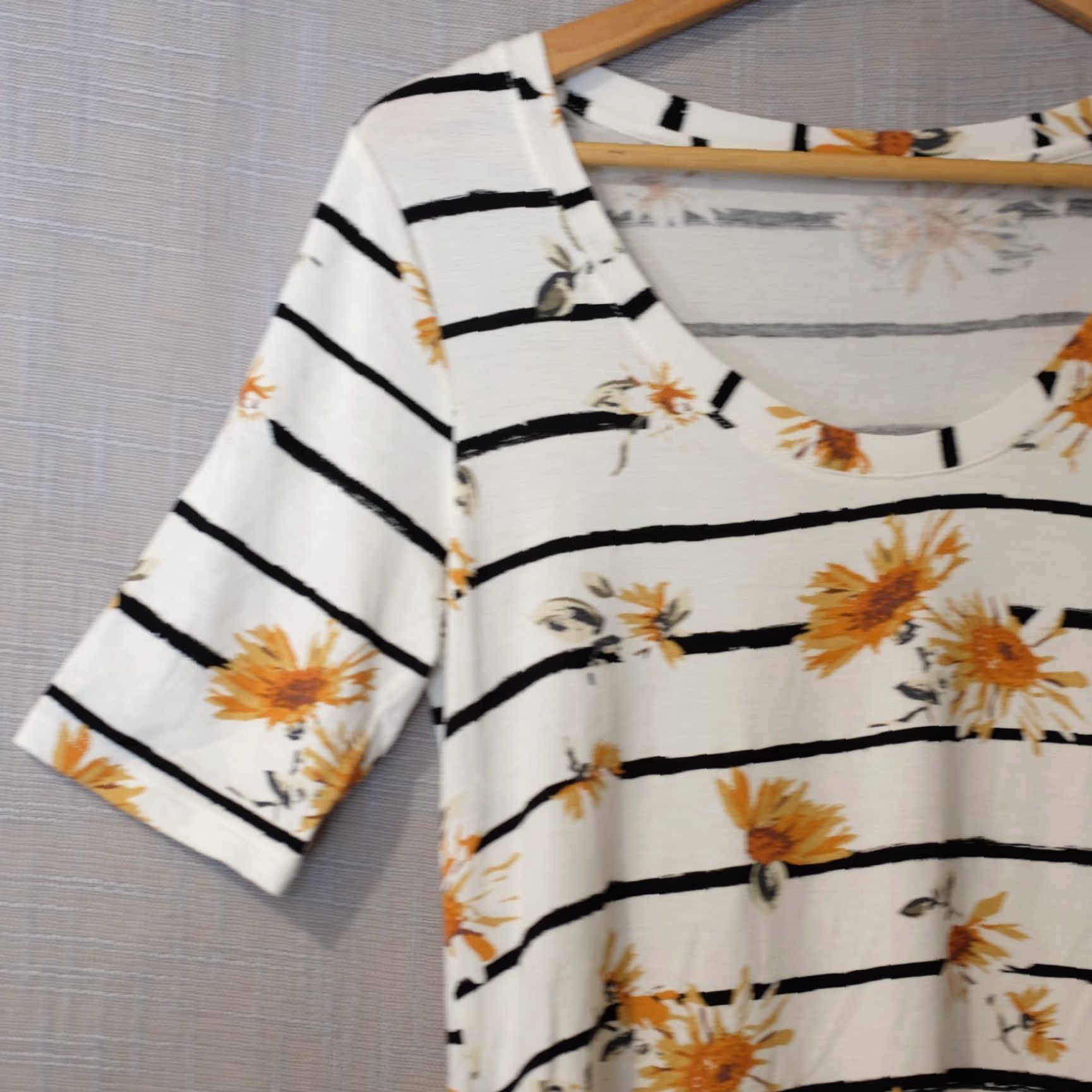 Vintage VINTAGE Nwot! 24/7 MAURICES Floral Tunic Top Super Soft Lightweight Womens S #H99-55 Size S / US 4 / IT 40 - 2 Thumbnail
