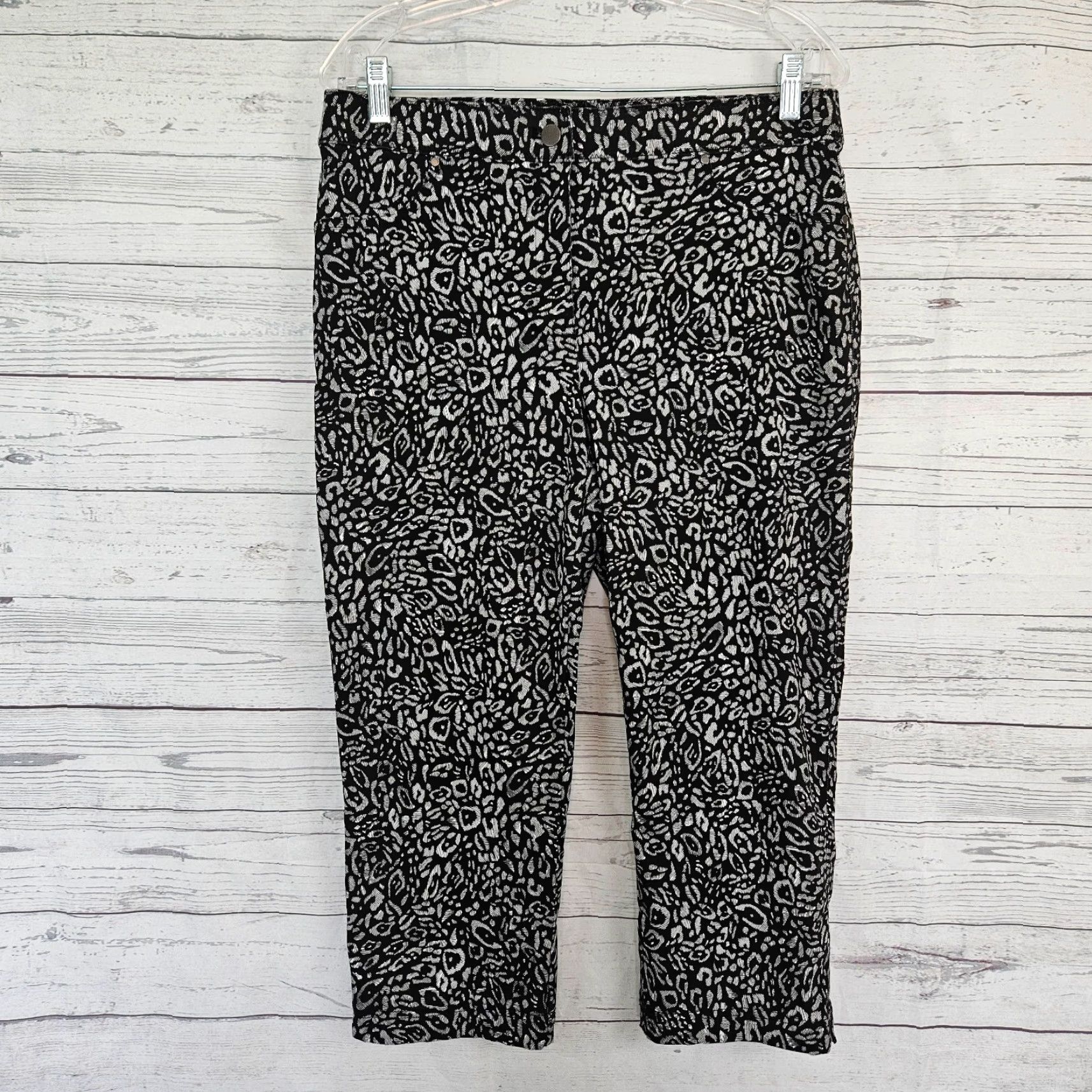 Vintage Chicos Womens Capri Pants Sz 8 Black White Animal Print Mid Rise Rayon Blend Capri Pants Womens 8 Black Animal Print 90s? Size 30" / US 8 / IT 44 - 2 Thumbnail